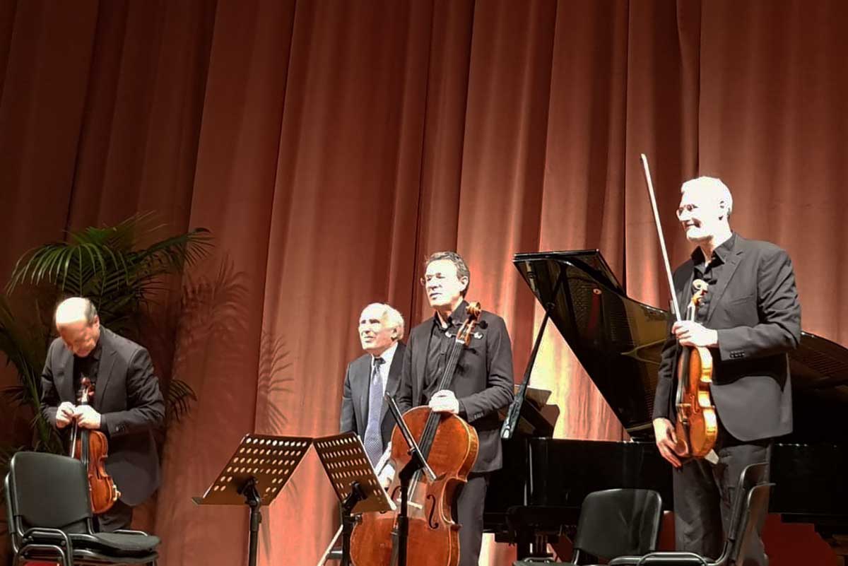 Il pianista Bruno Canino e il quartetto a fine concerto ricevono gli applausi del pubblico