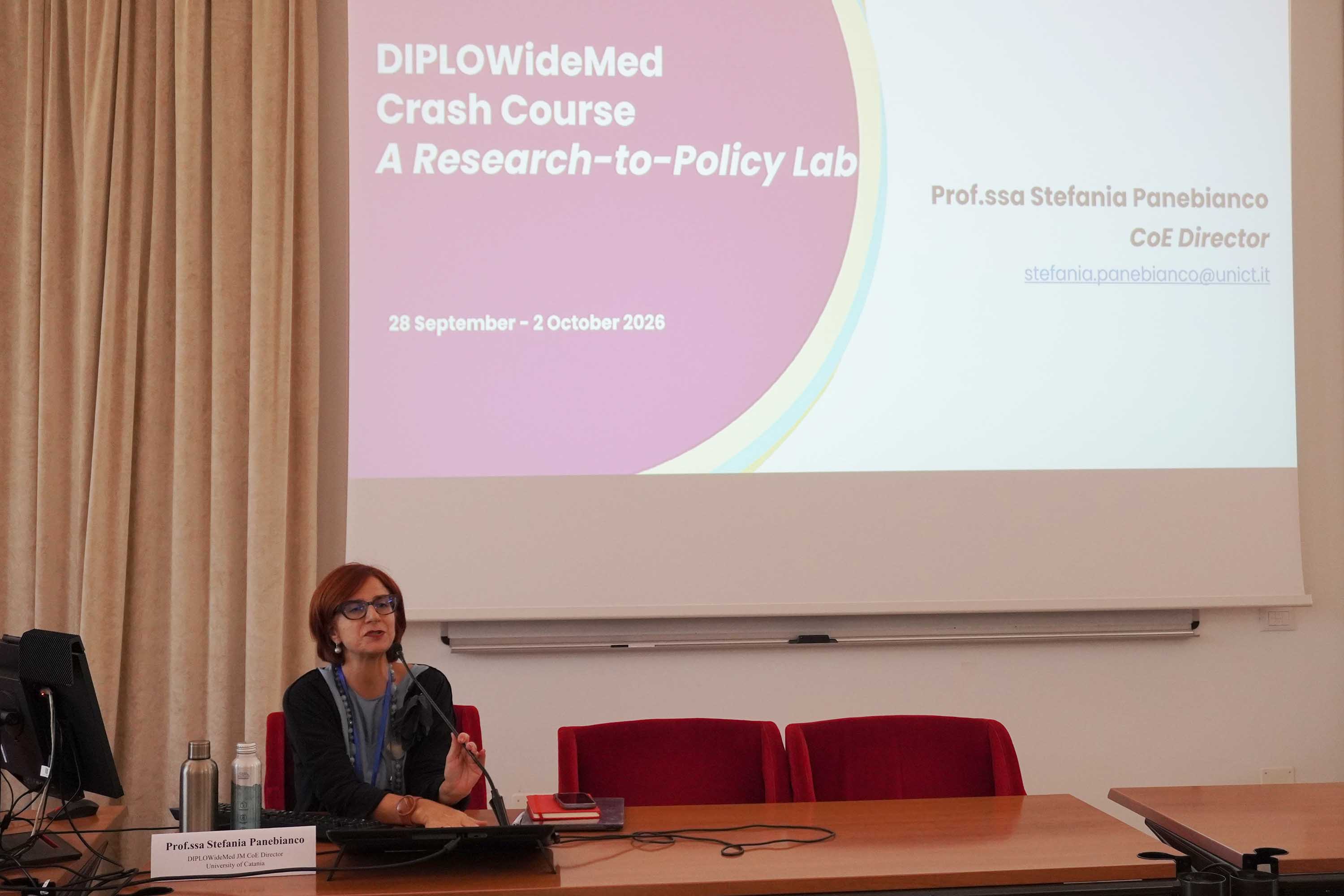 Un momento dell'intervento della prof.ssa Stefania Panebianco