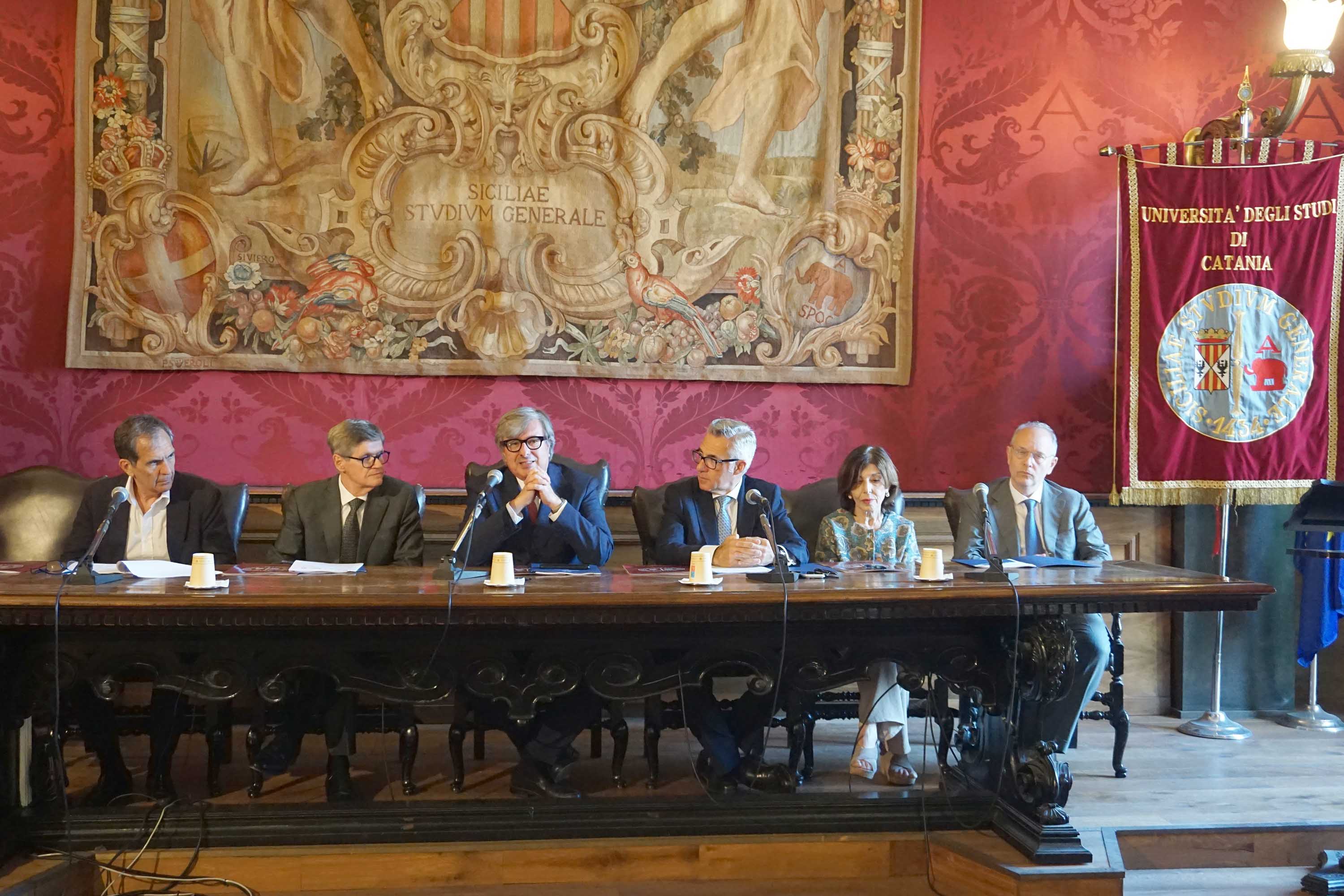 Un momento dell'intervento del rettore Enrico Foti