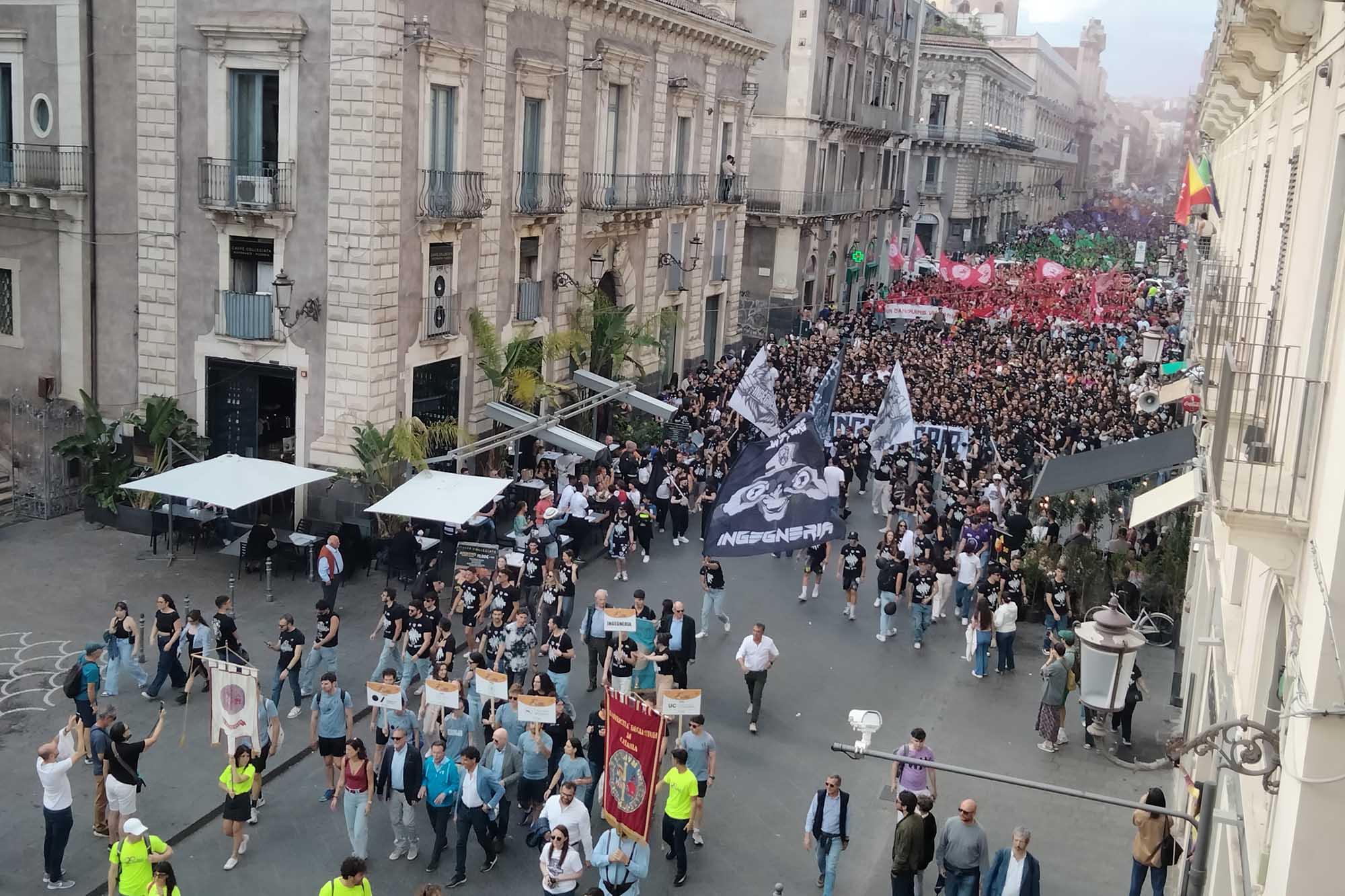 Un momento del corteo lungo via Etnea