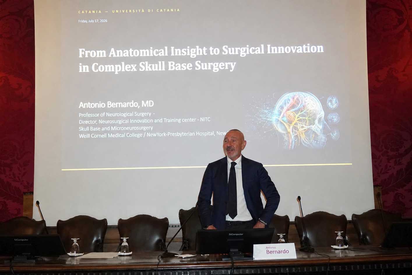 Un momento dell'intervento del prof. Antonio Bernardo