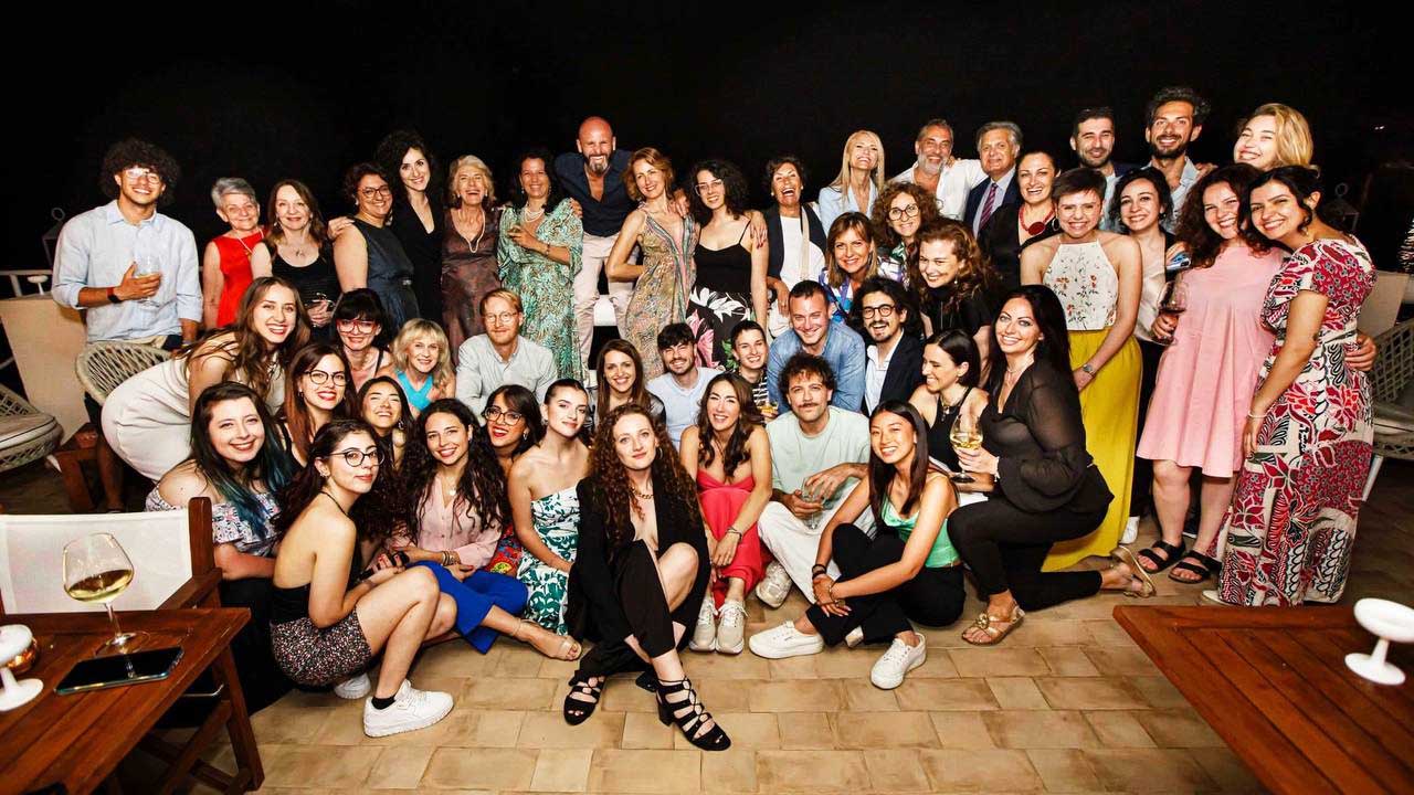 Gli stagisti di Unict con Antonella Ferrara e il suo staff in occasione della serata di gala