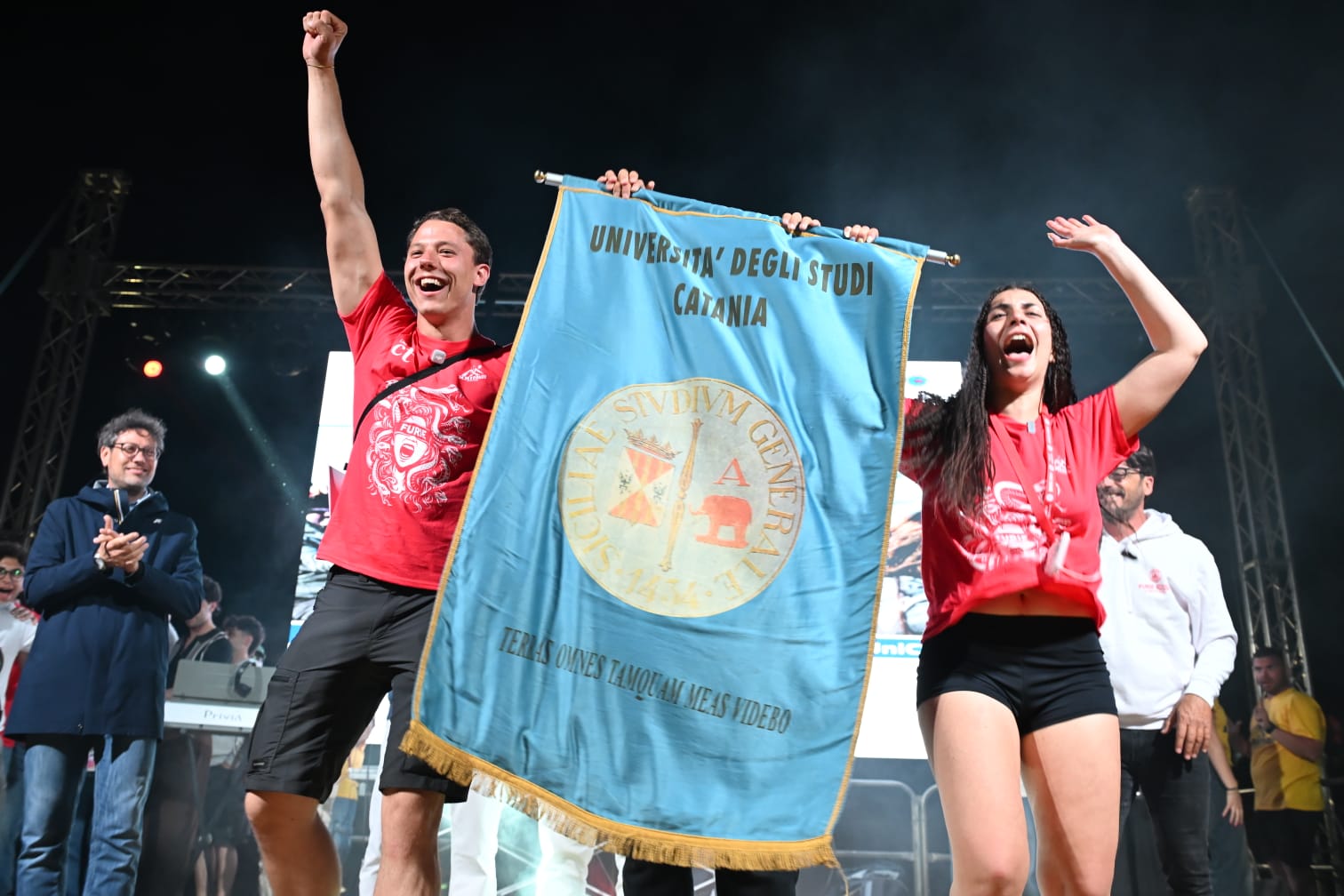 Le Furie rosse con il Palio d'Ateneo