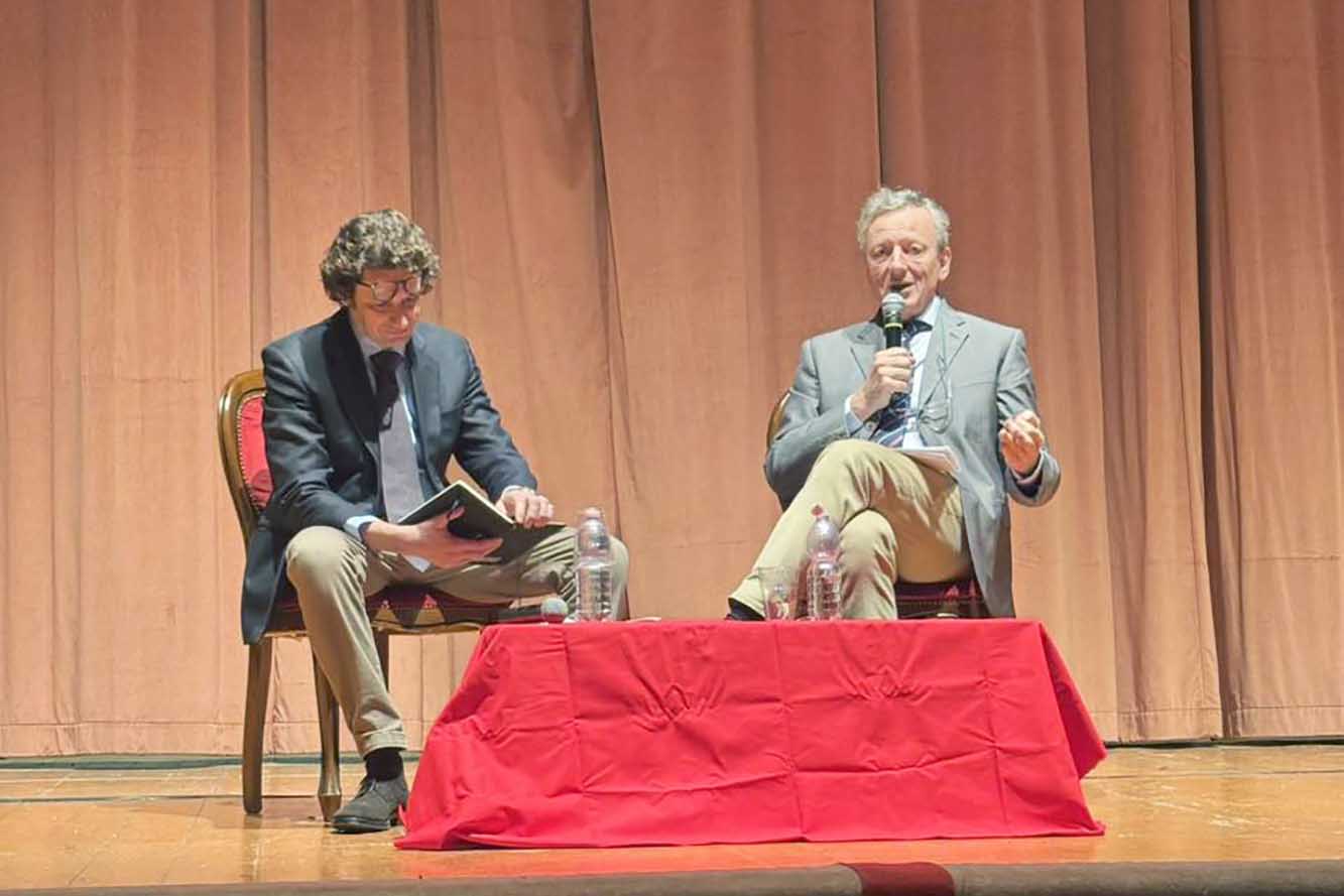 Un momento dell'intervento di Roberto Battiston