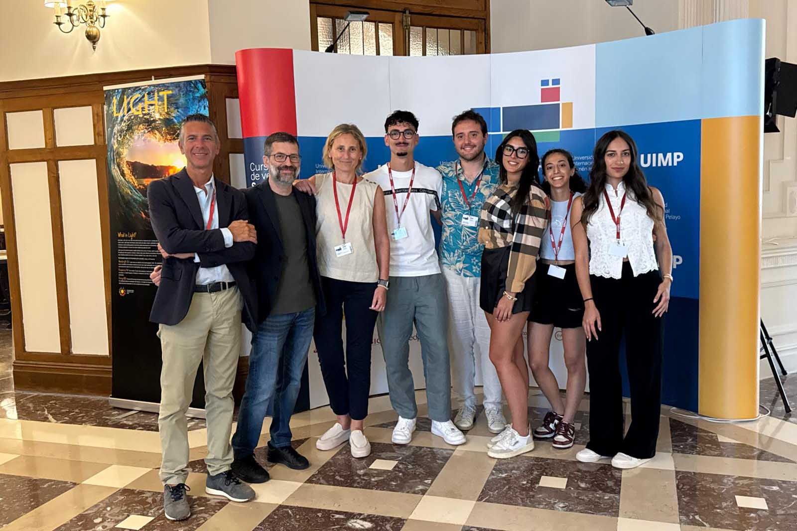 allievi e allieve insieme con i docenti di unict