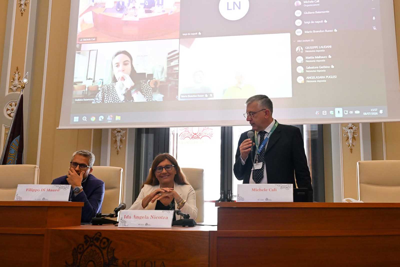 Un momento dell'intervento del prof. Michele Calì