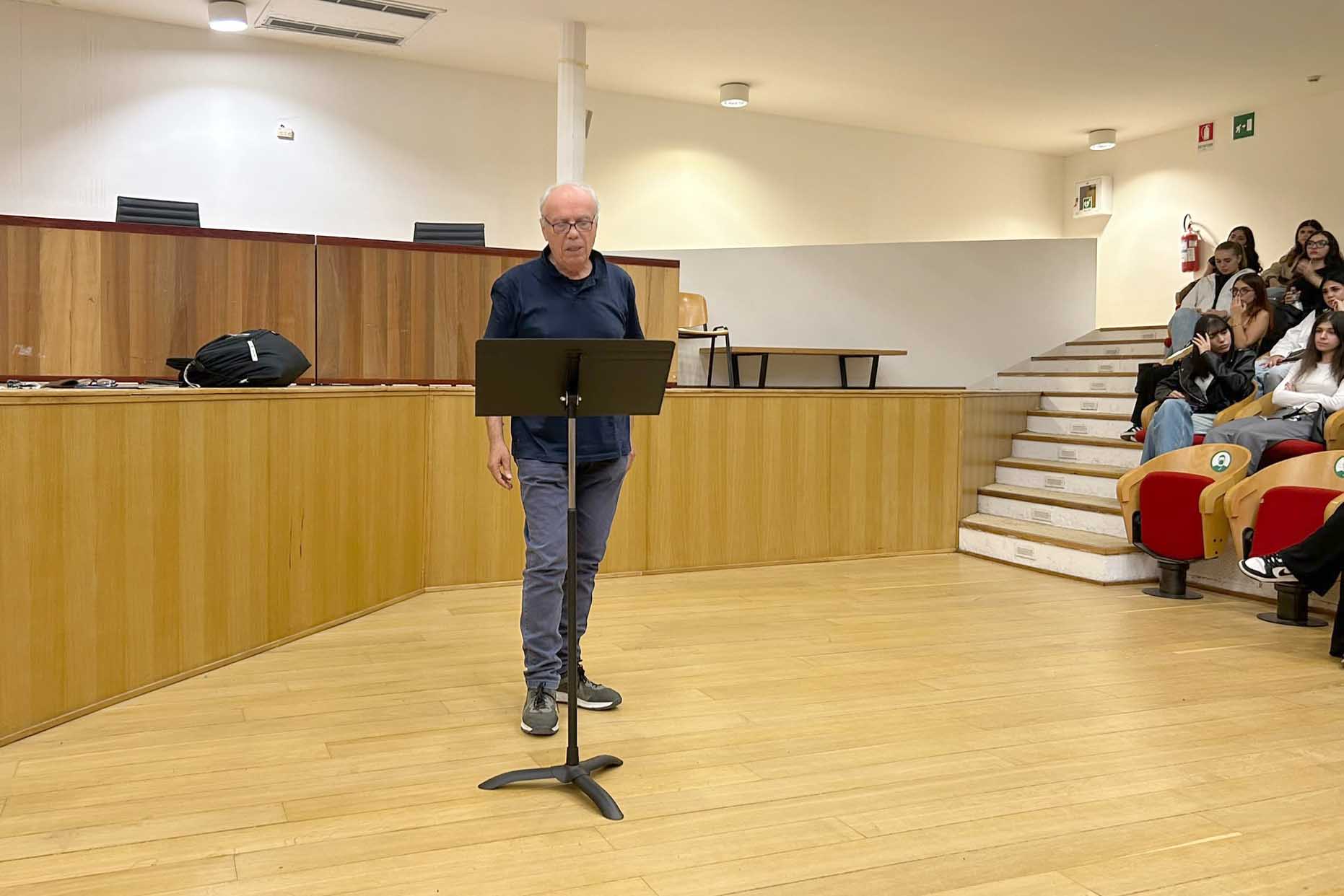 Un momento dell'intervento di Mario Pirovano