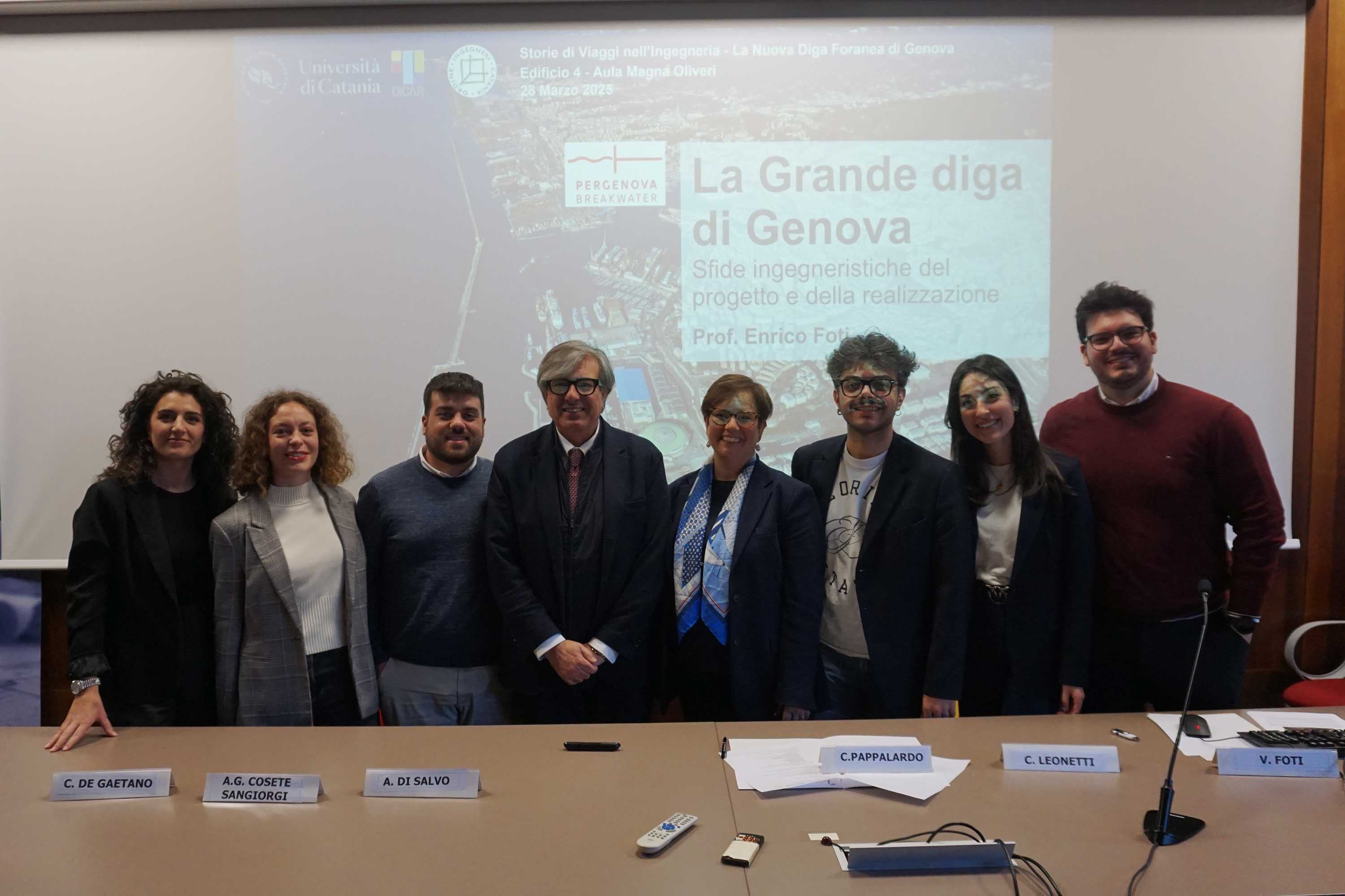 I sei studenti insieme con i docenti Enrico Foti e Rosaria Ester Musumeci