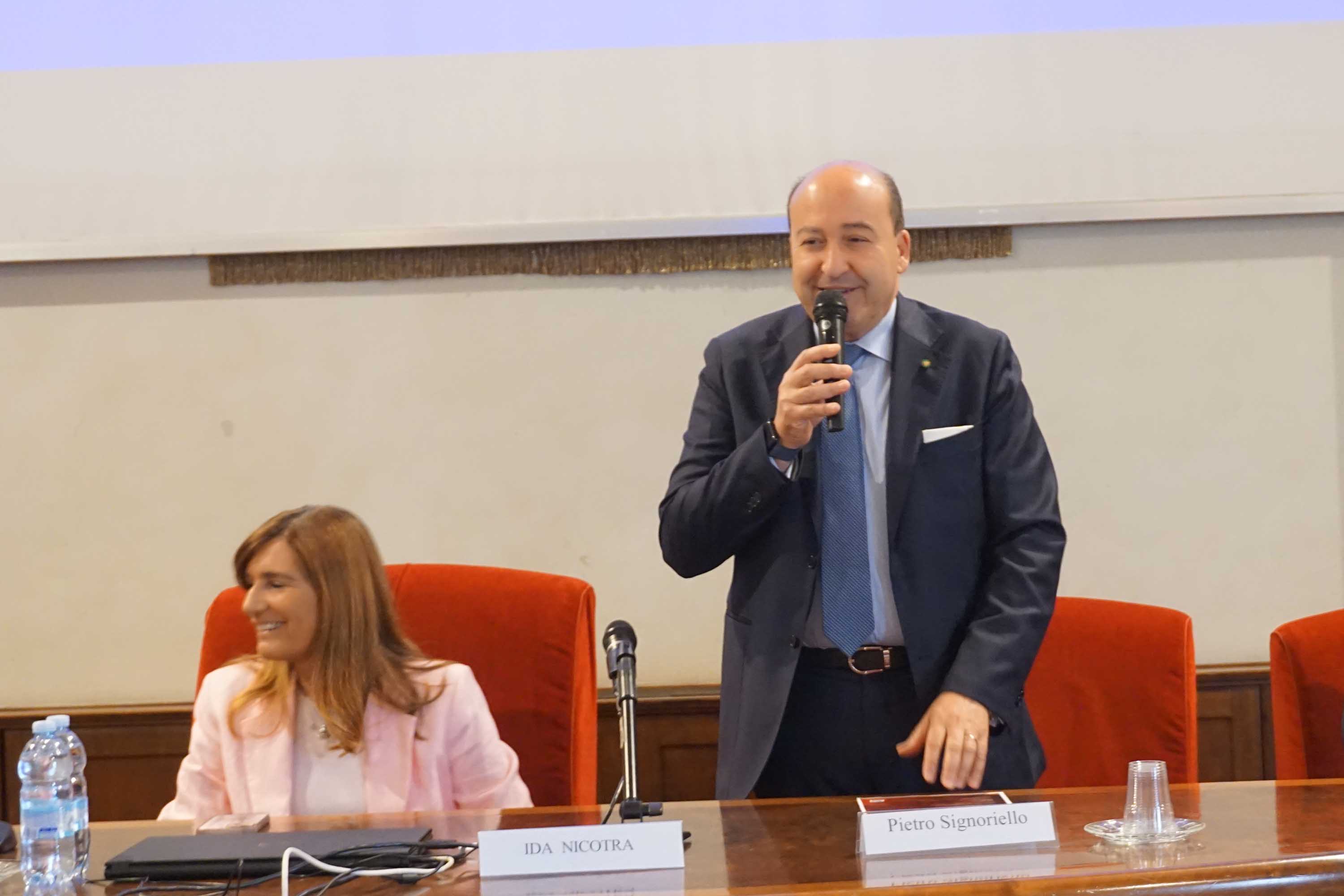 Il prefetto Pietro Signoriello