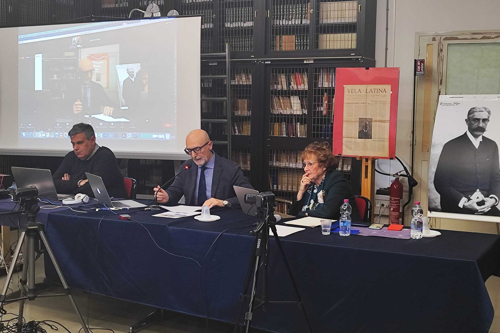 Un momento dell'intervento del prof. Mario Cimini, al suo fianco Gabriella Alfieri