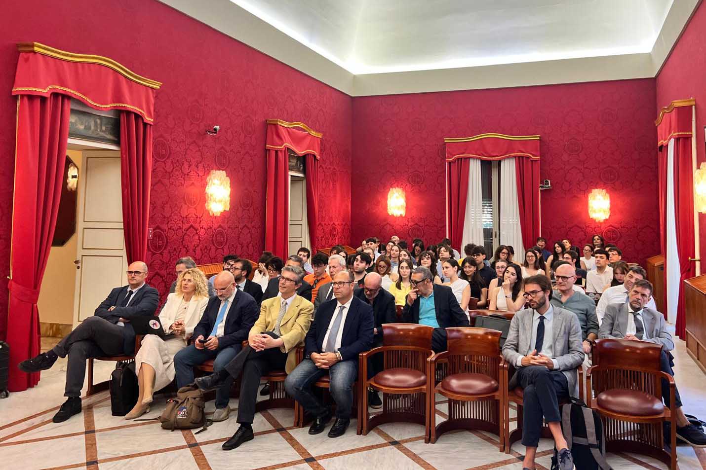 Il pubblico presente nell'aula magna di Villa Cerami, sede del Dipartimento di Giurisprudenza