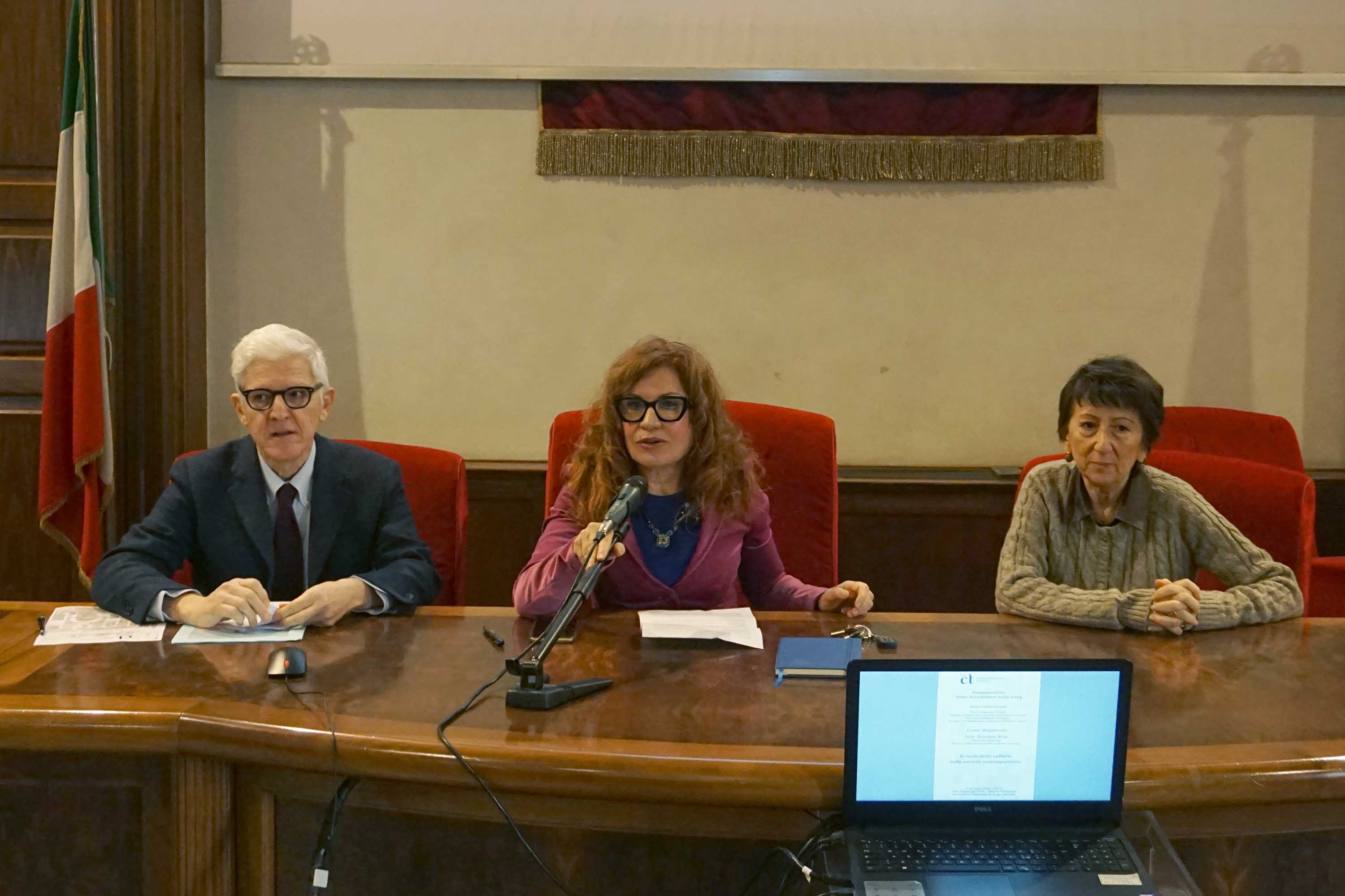 Da sinistra Massimo Bray, Pinella Di Gregorio e Francesca Longo
