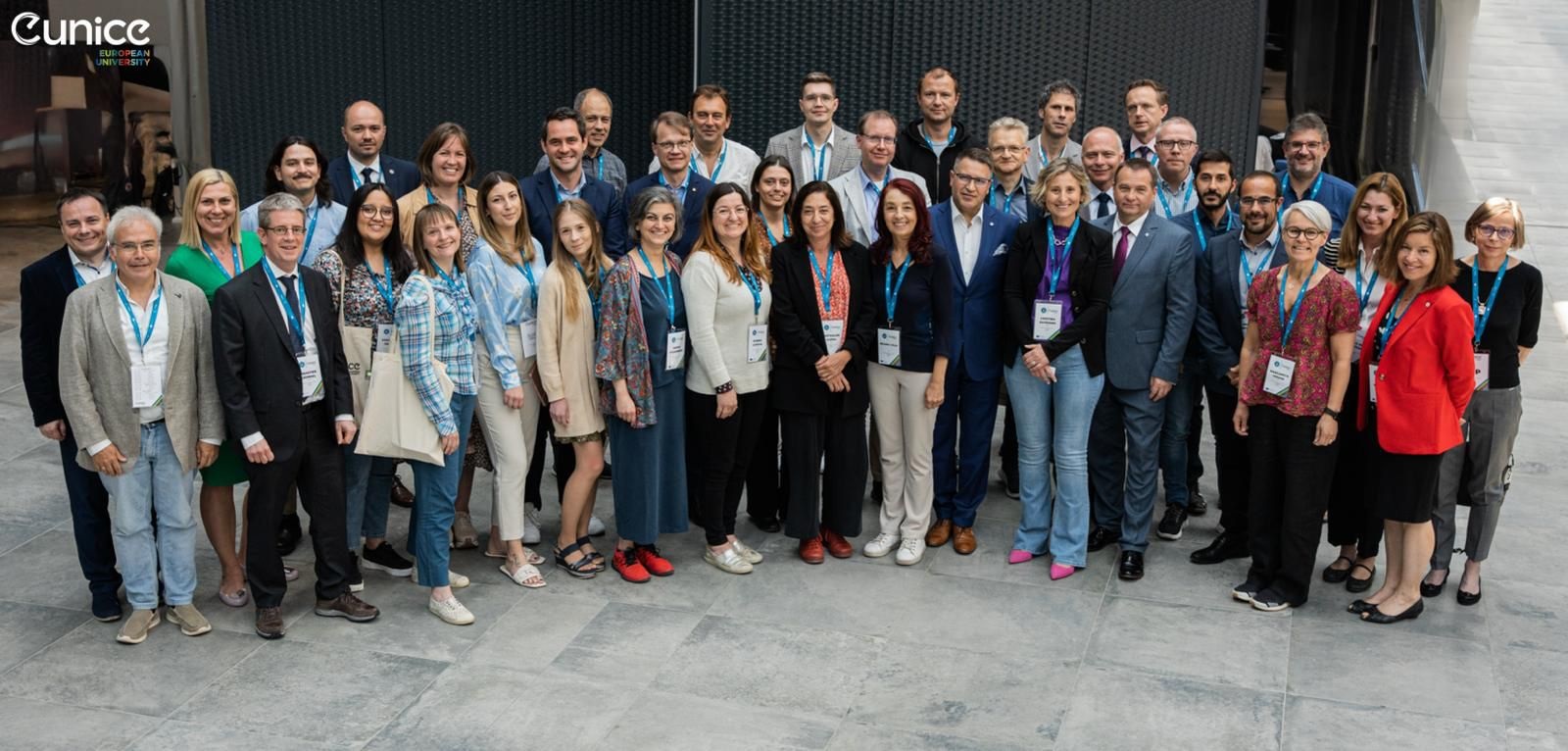 Il Consiglio di amministrazione, i vice-Rettori, lo staff IT presso la Poznan University of Technology, in Polonia.