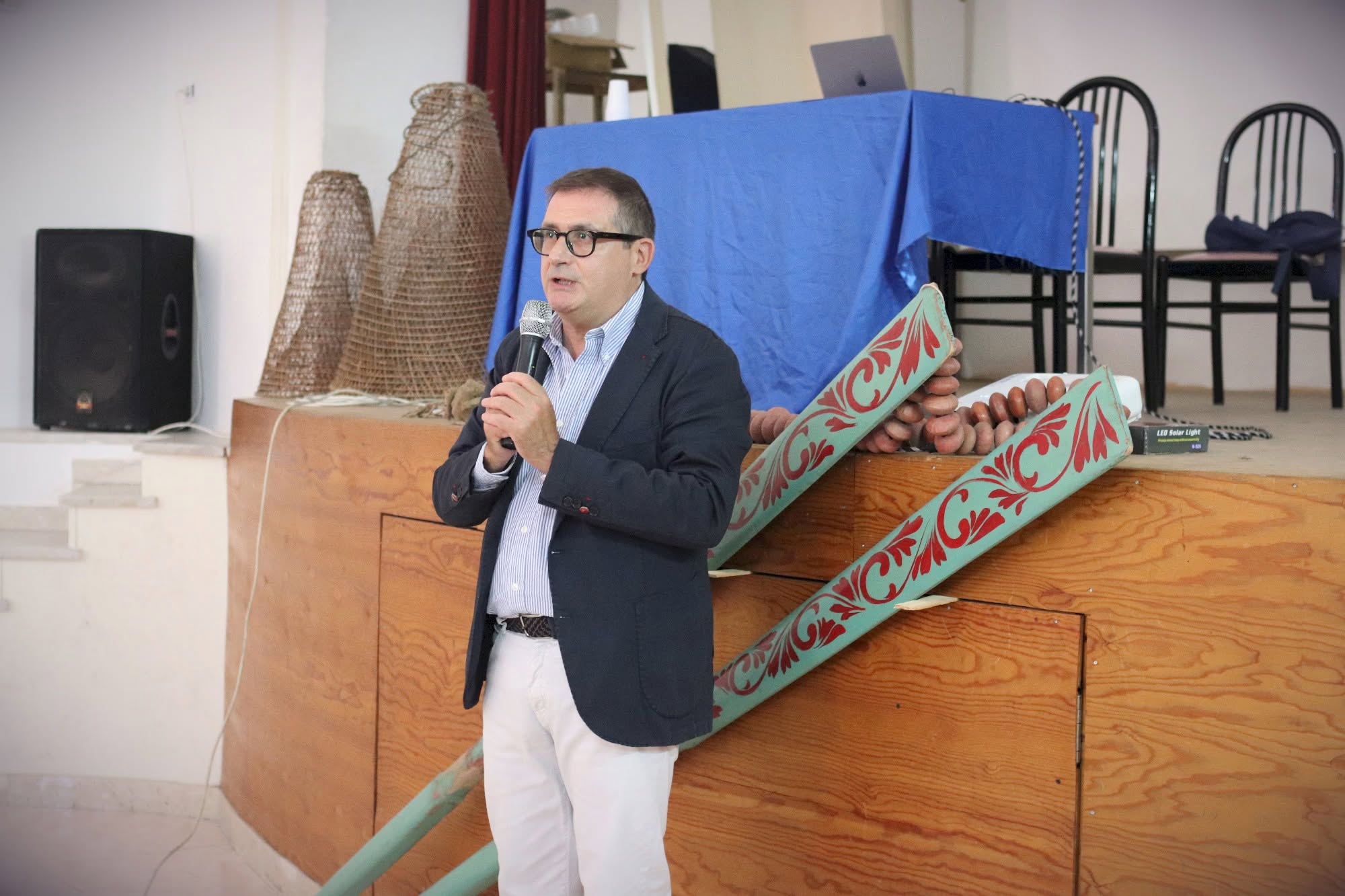 Un momento dell'intervento del prof. Vincenzo Asero