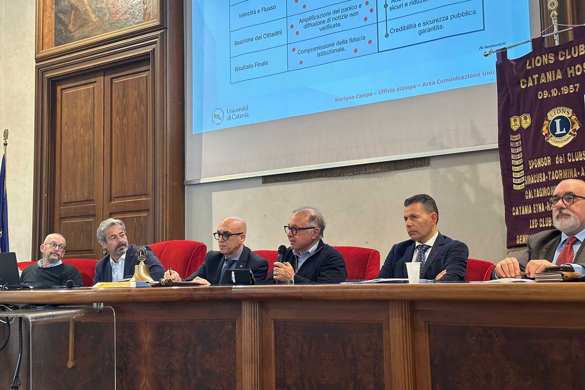 Un momento dell'intervento di Salvo Cocina