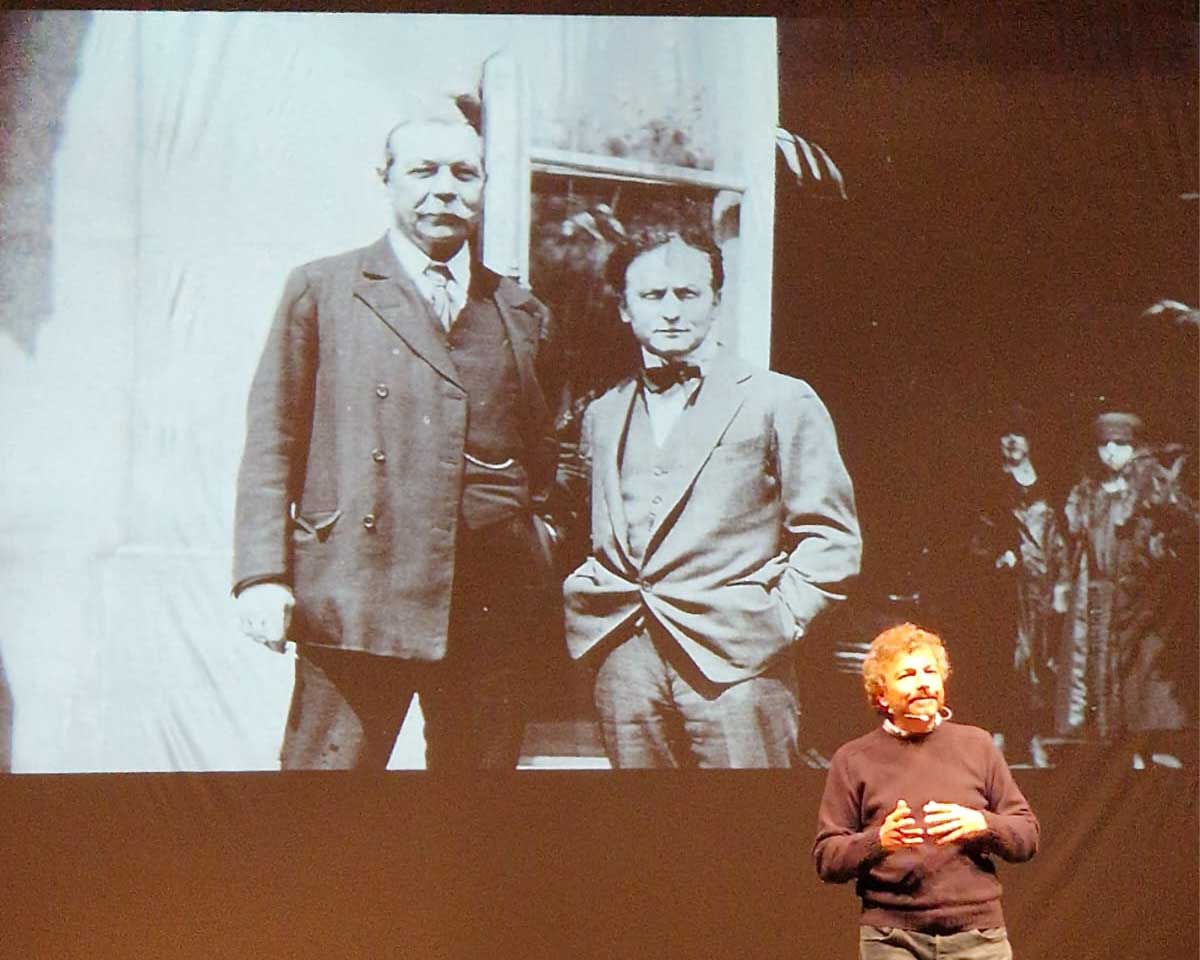 Un momento dell'intervento di Massimo Polidoro