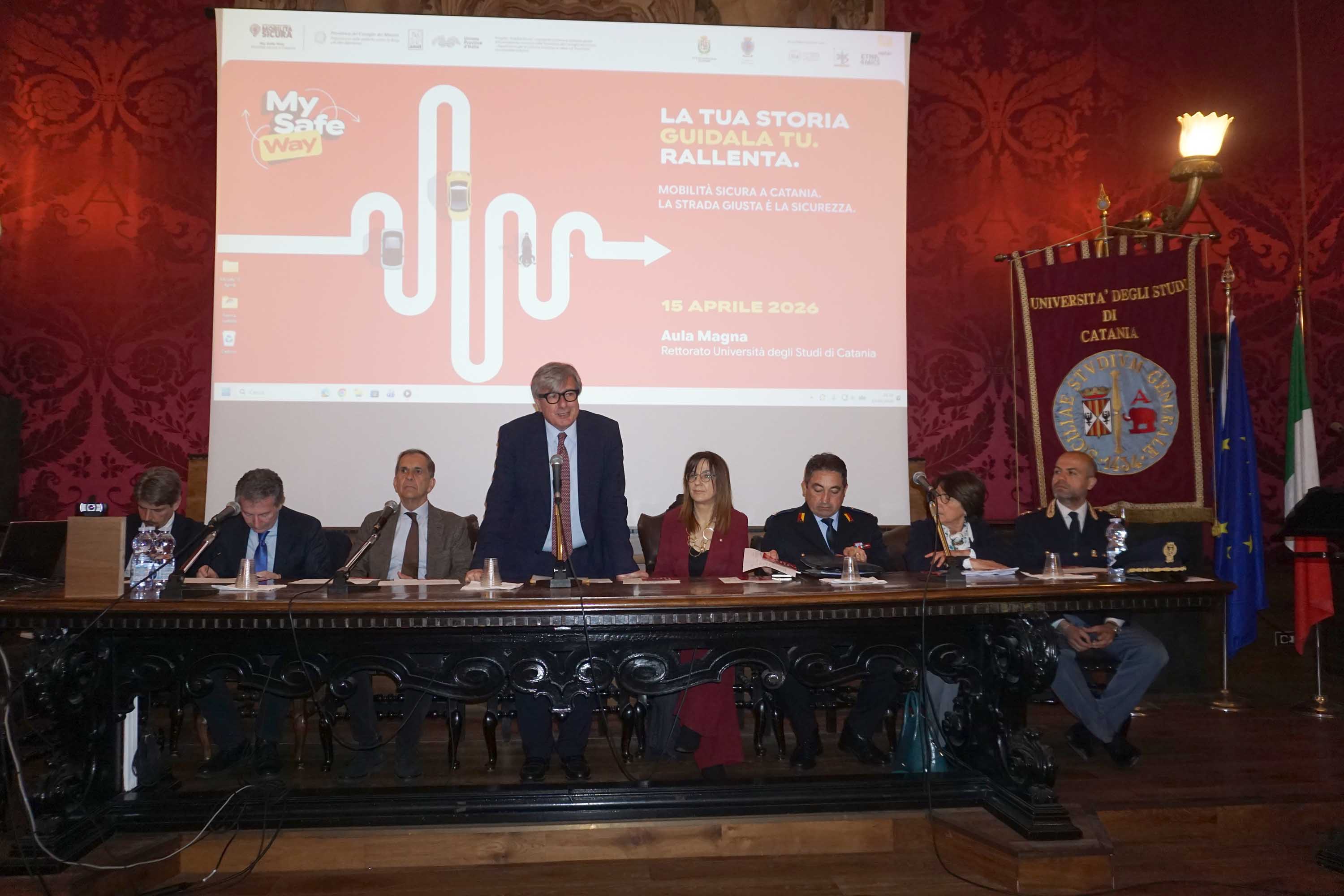 Un momento dell'intervento del rettore Enrico Foti