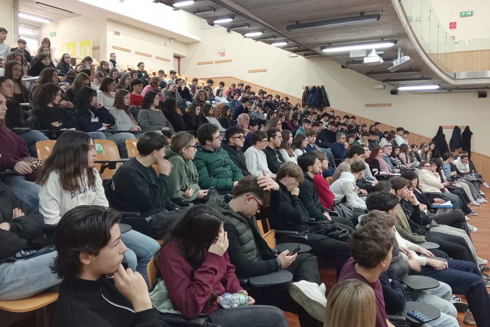 Studenti che hanno partecipato al laboratorio di Economia