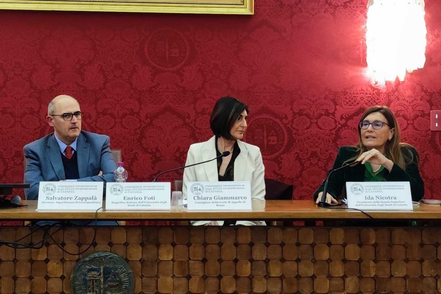 Un momento dell'intervento della prof.ssa Ida Nicotra