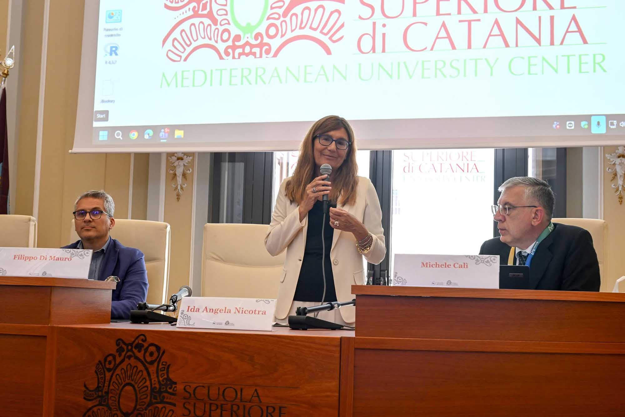 Un momento dell'intervento della prof.ssa Ida Nicotra