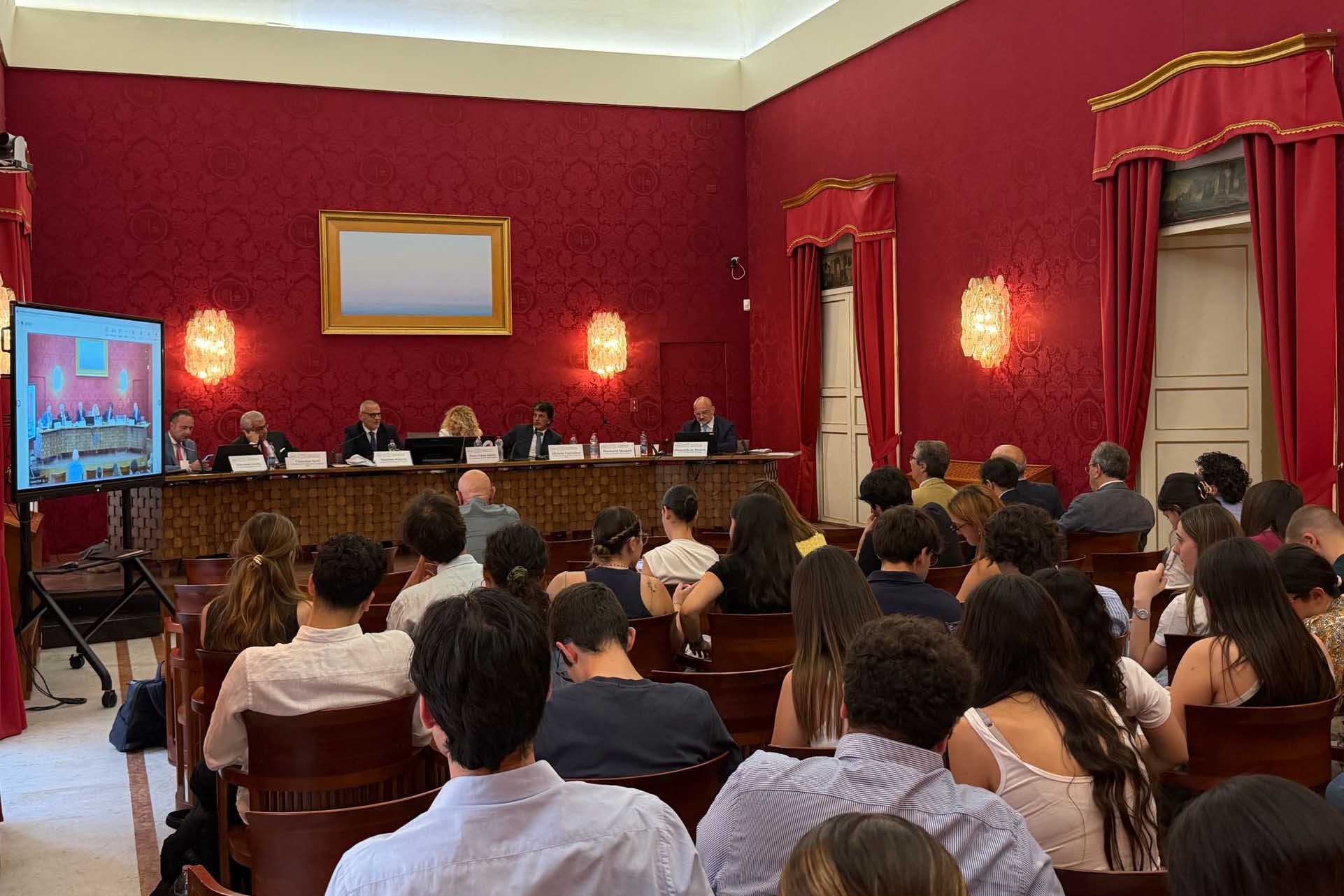 Un momento dell'intervento del presidente del Tribunale, Mariano Sciacca