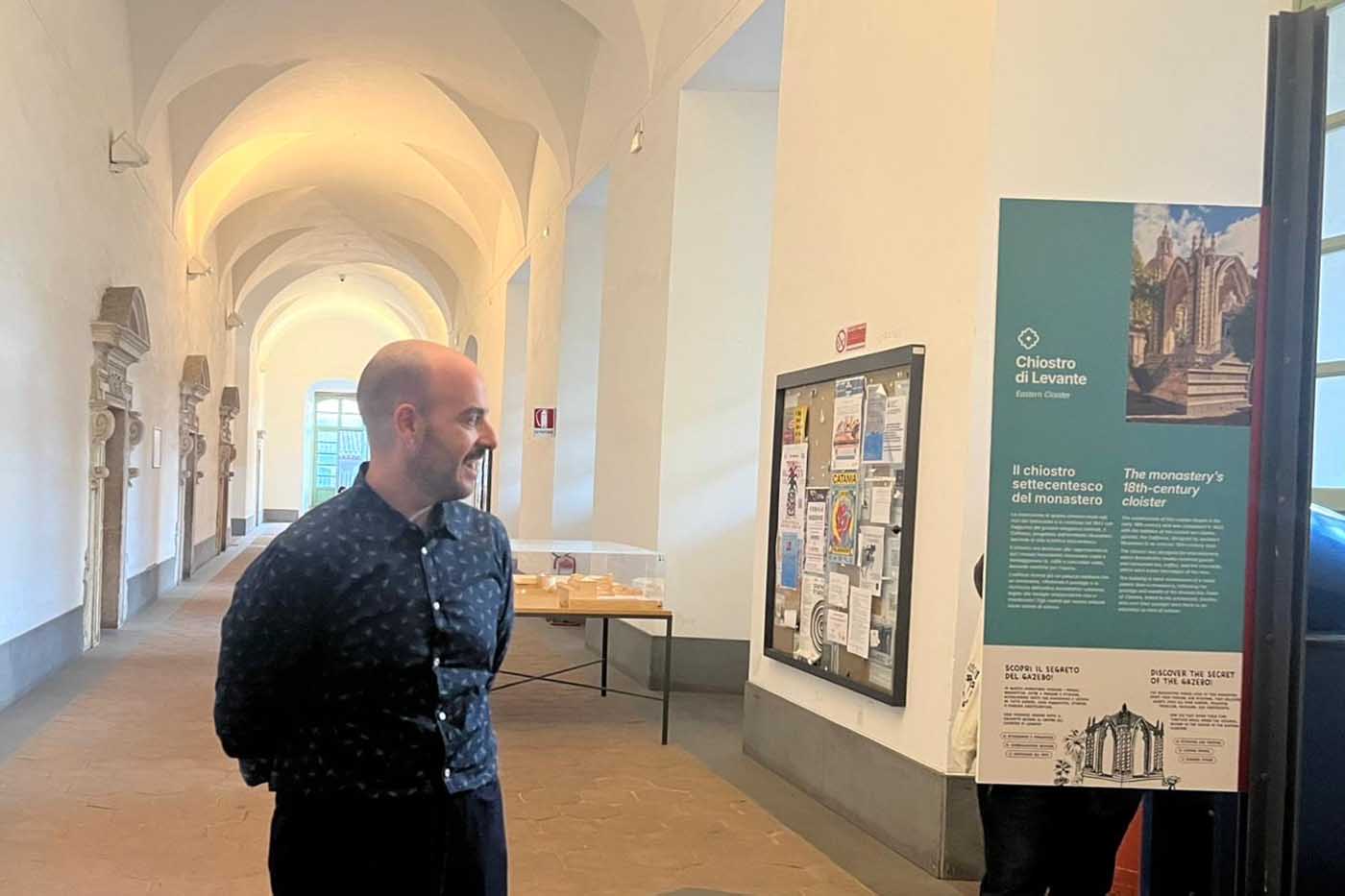 Un pannello illustrativo