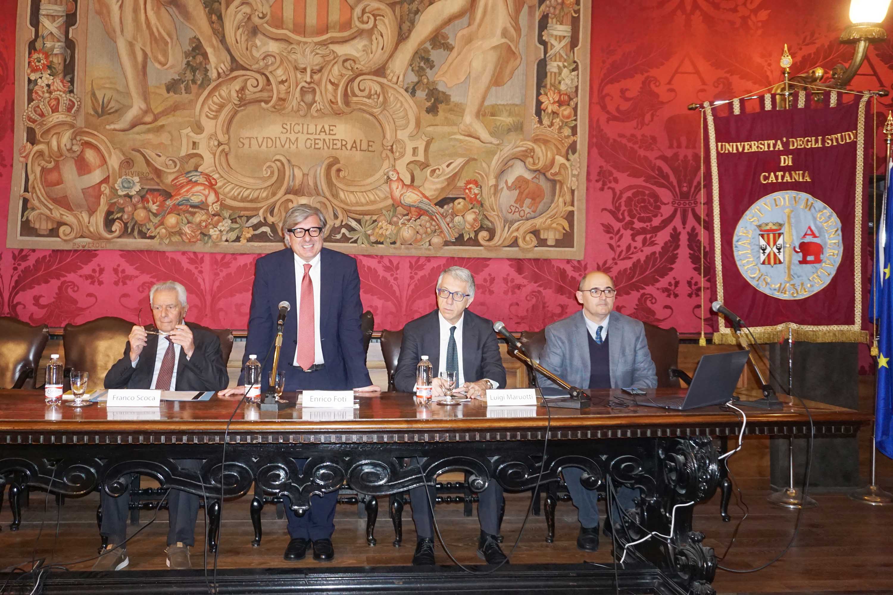 Un momento dell'intervento del rettore Enrico Foti