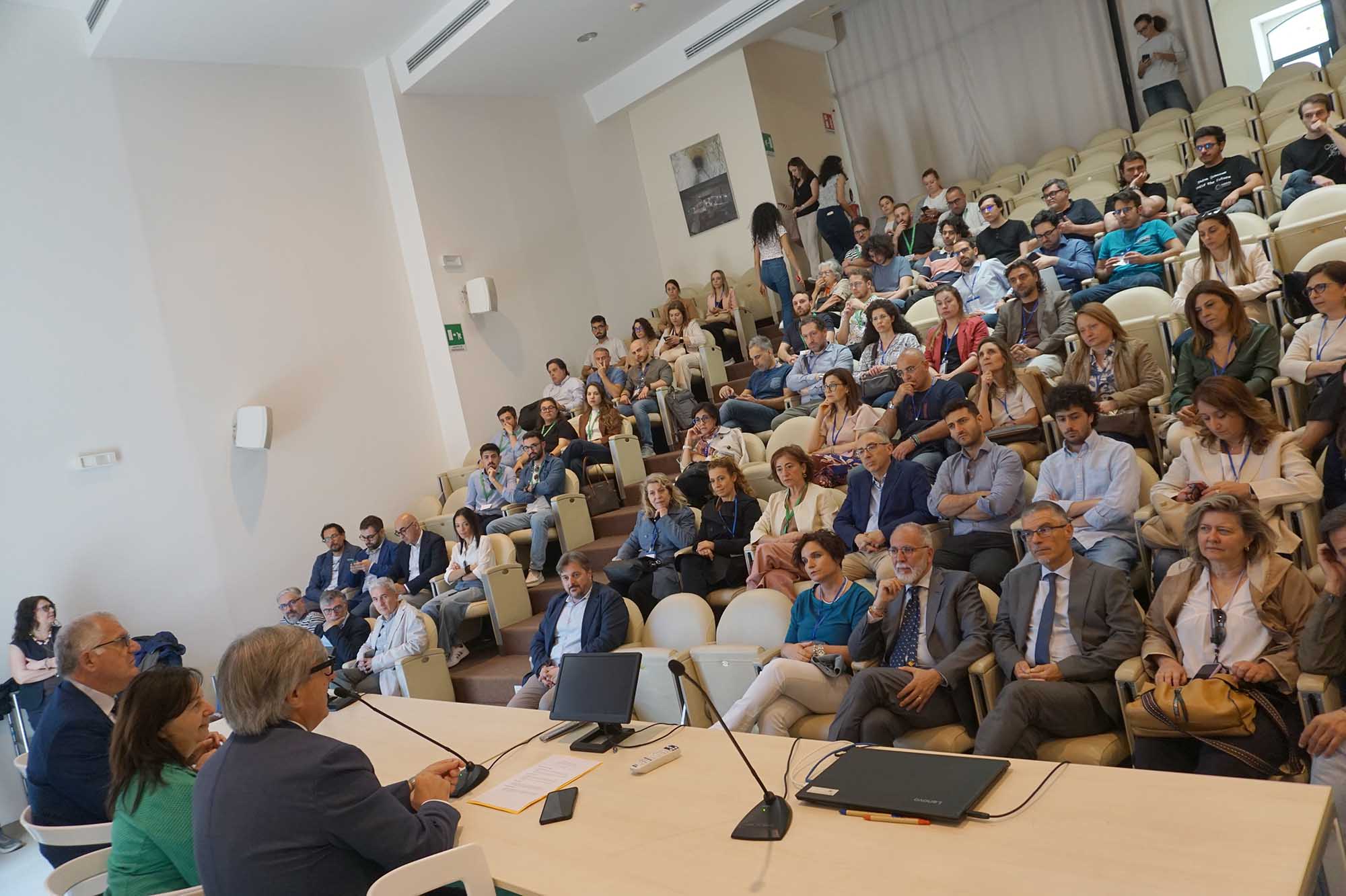 Un momento dell'incontro nell'auditorium della Città della Scienza
