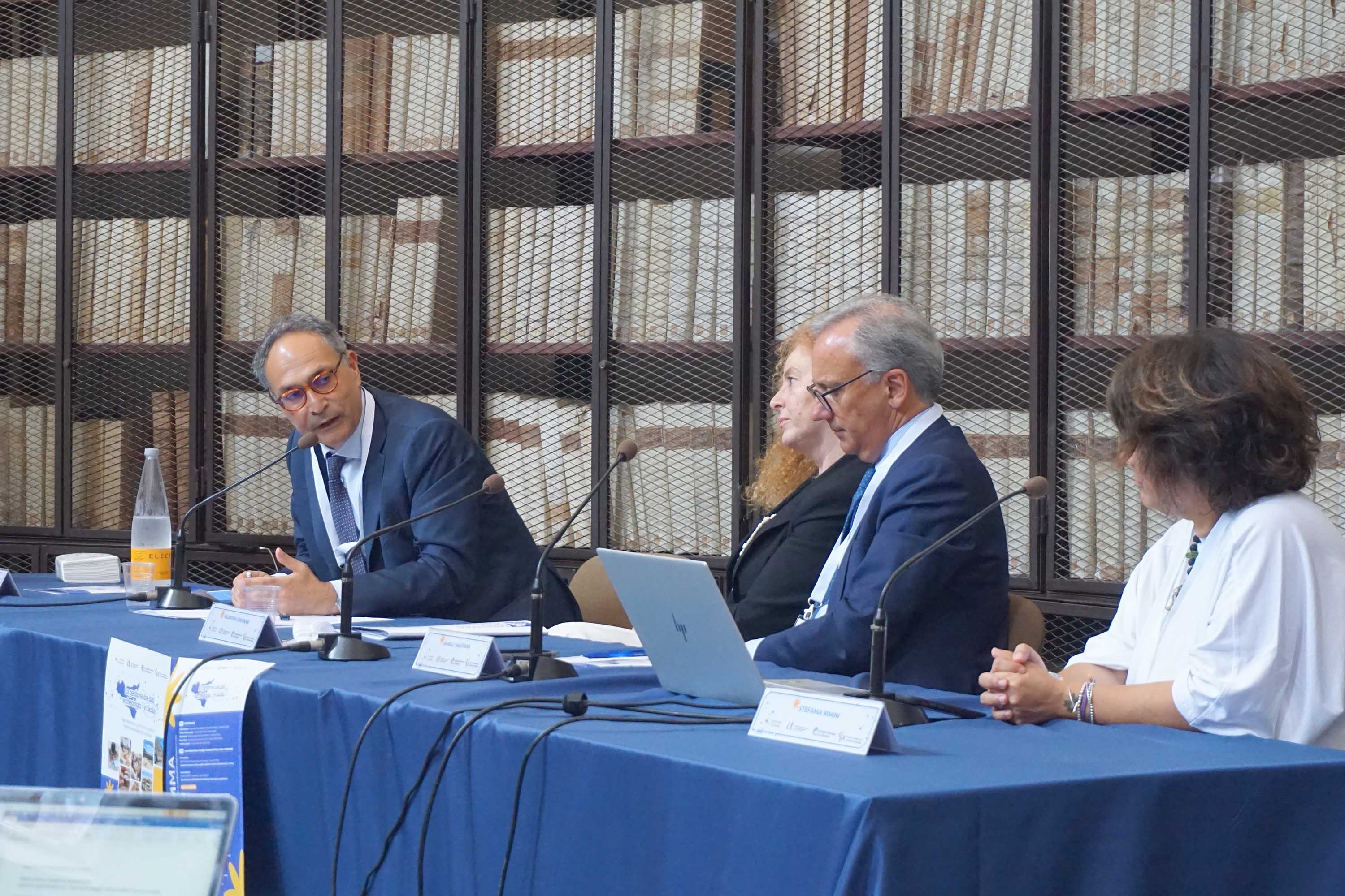 Un momento dell'intervento del dott. Luigi La Rocca