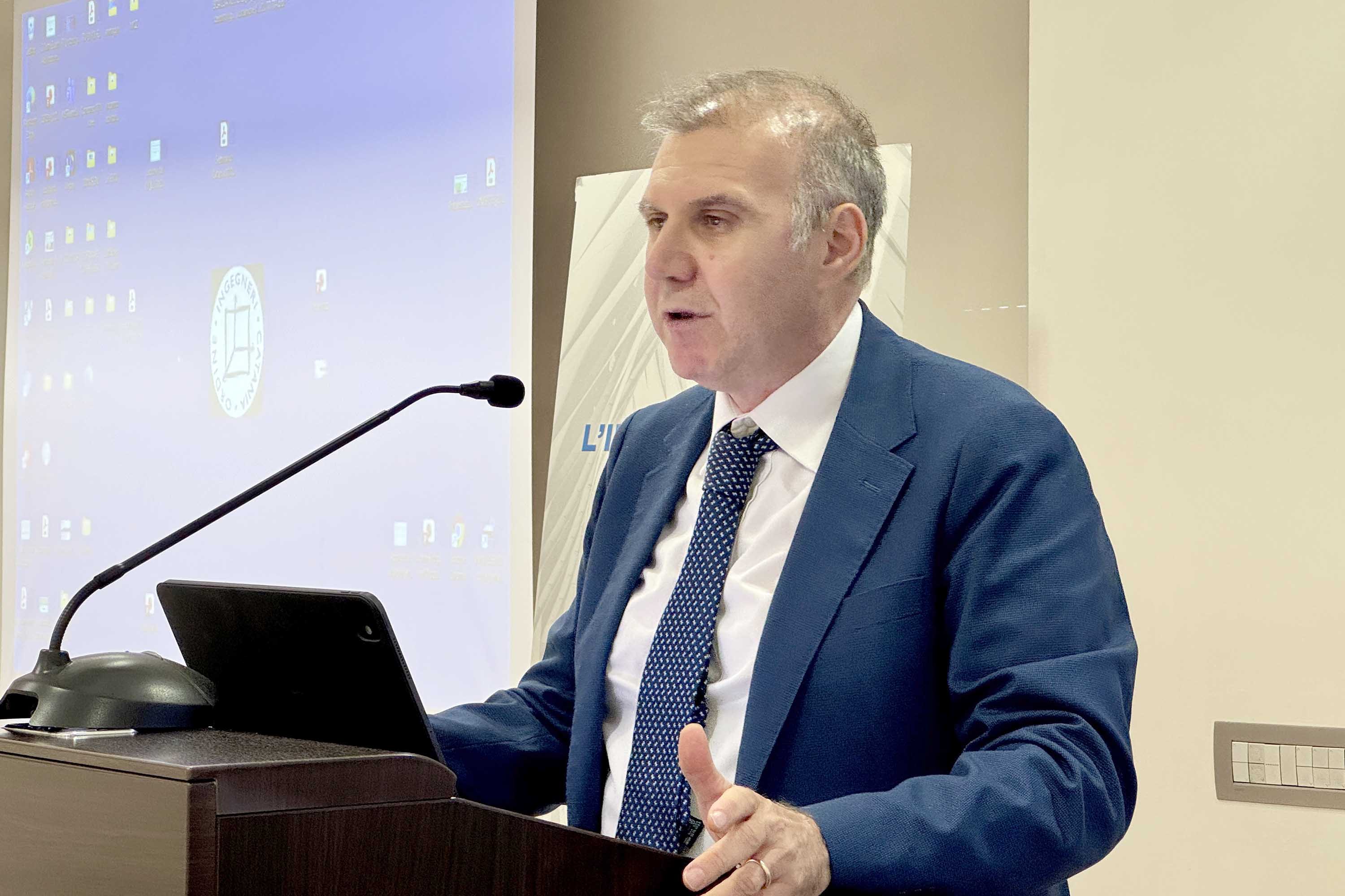 Il prof. Francesco Nocera