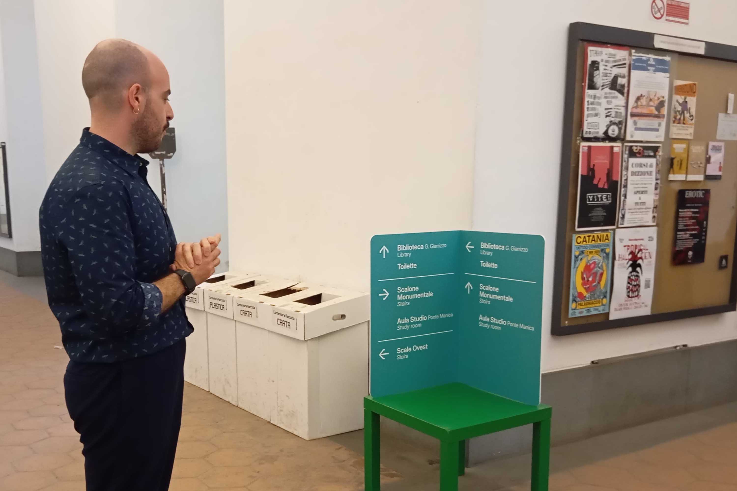 Una segnaletica a "libro"