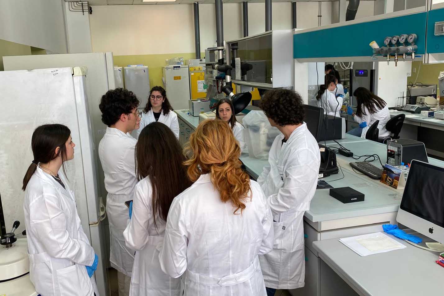 Studentesse e studenti che hanno partecipato alle attività laboratoriali del Dipartimento di Scienze del farmaco e della salute
