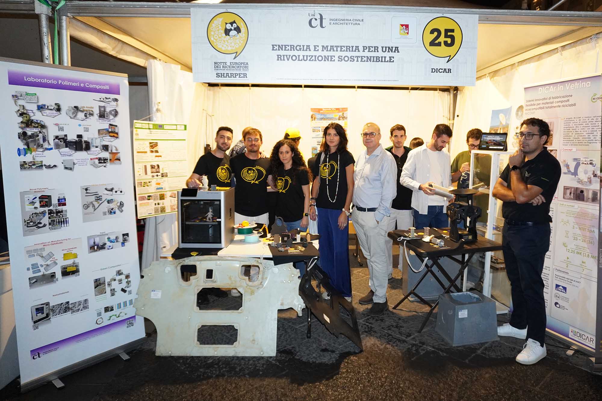 Lo stand del Dicar
