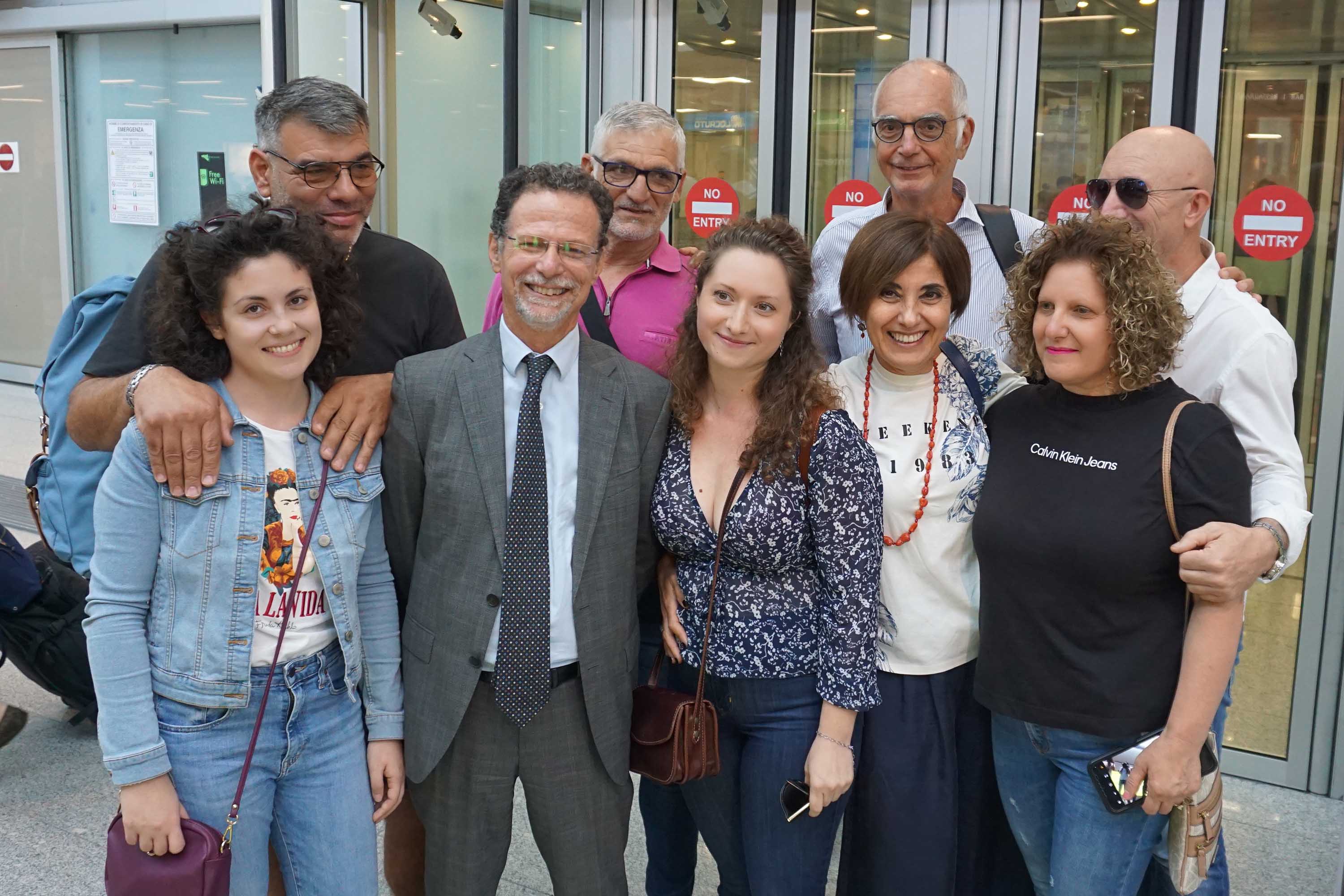 Le ricercatrici Federica Florio e Chiara Burgaletto insieme con il rettore Francesco Priolo, i docenti e familiari