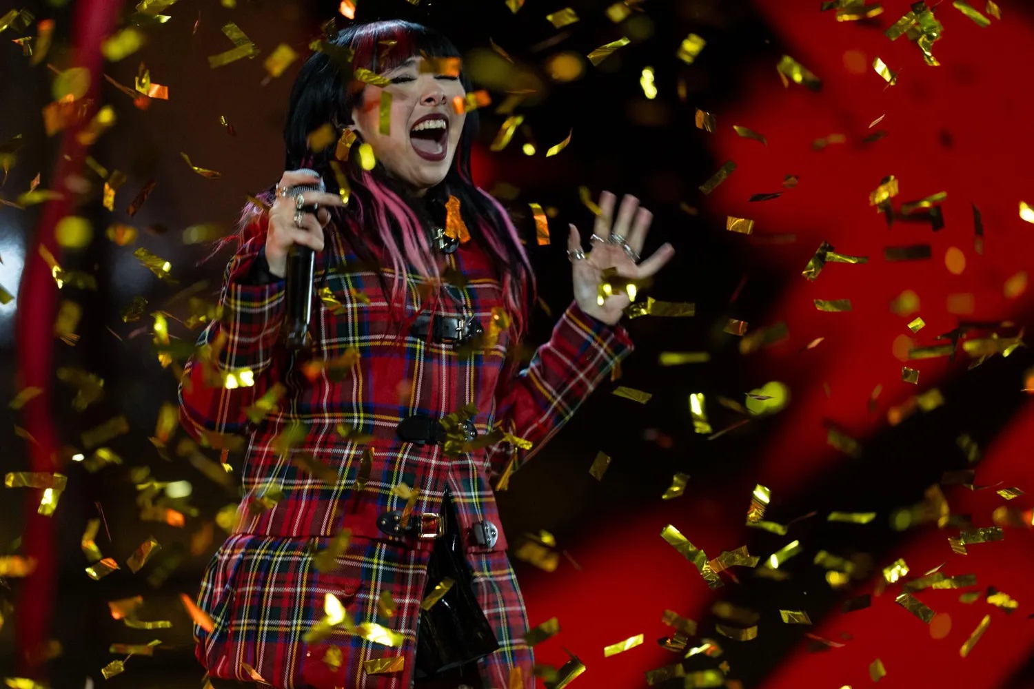 Rob festeggia il successo a X Factor (foto Agi)