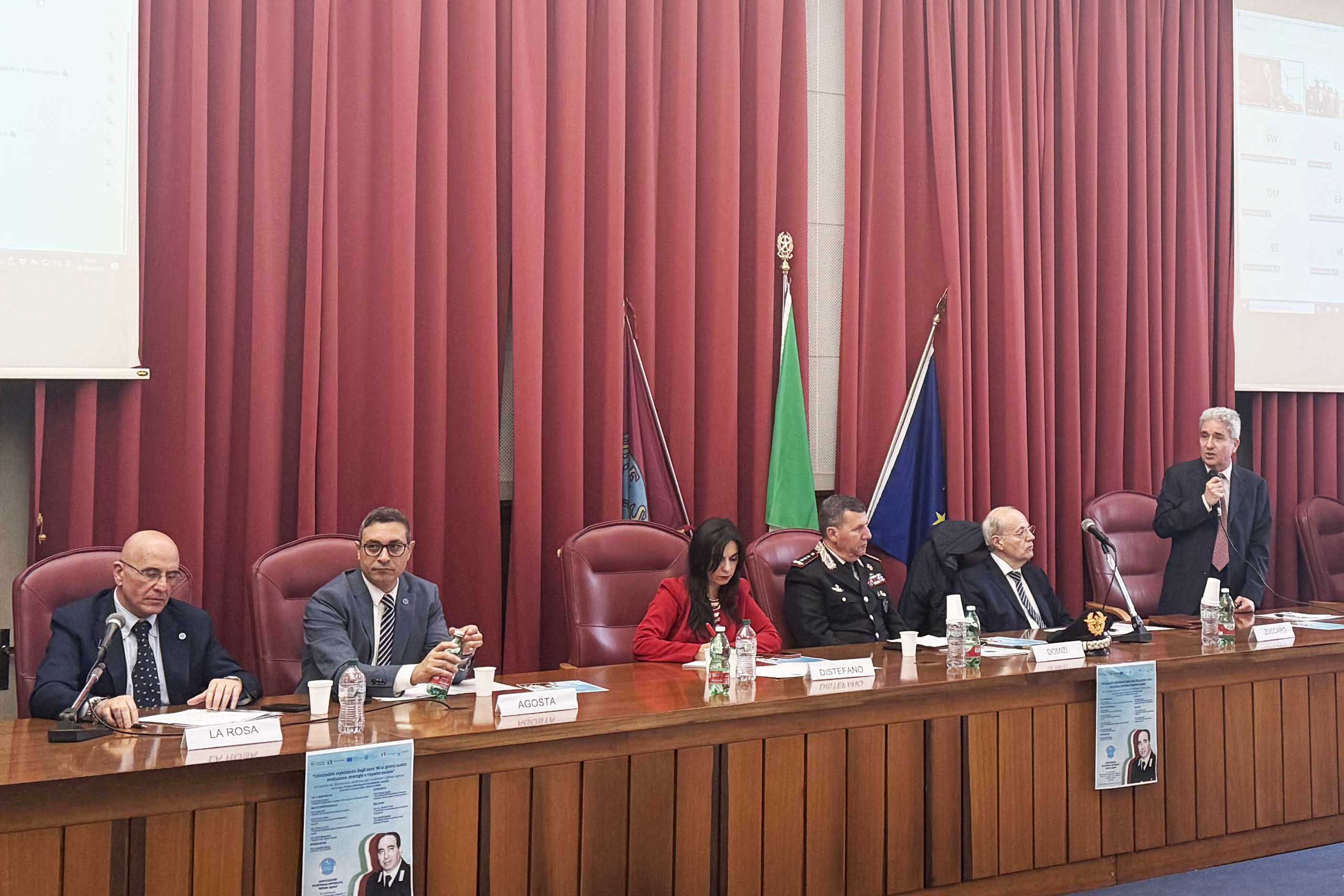 Un momento dell'intervento del prof. Roberto Cellini