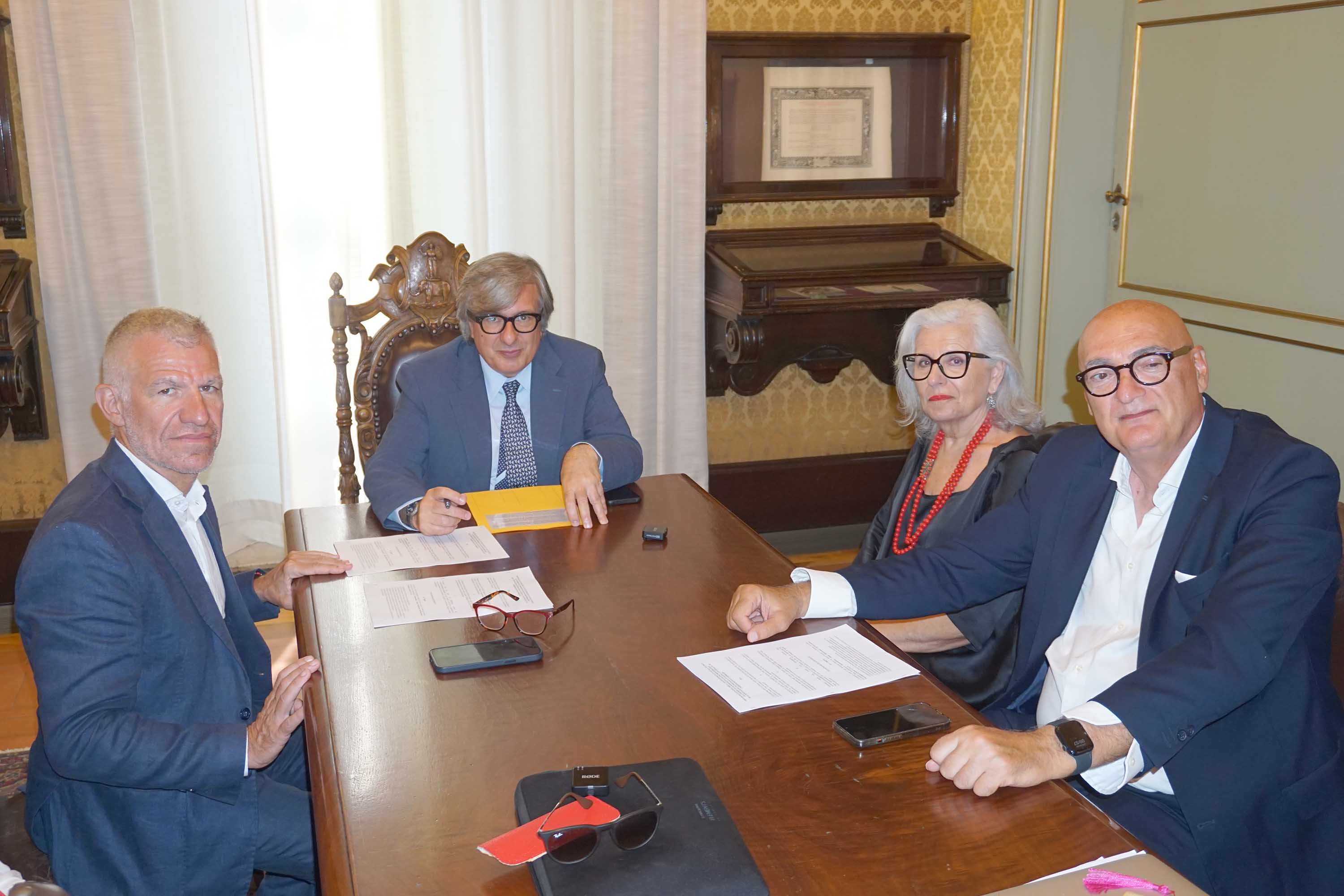 un momento della firma del protocollo 