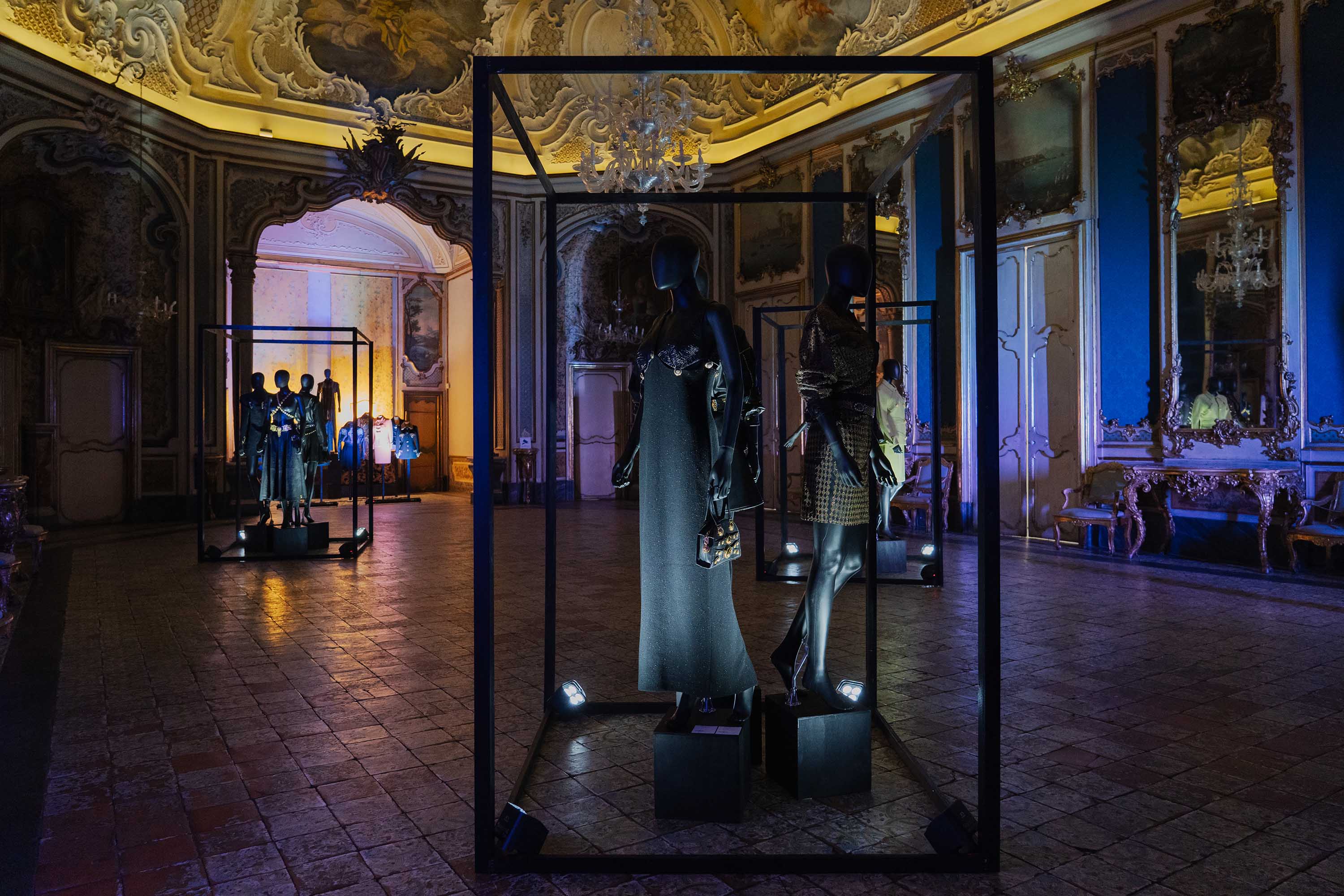 Abiti esposti nelle sale di Palazzo Biscari