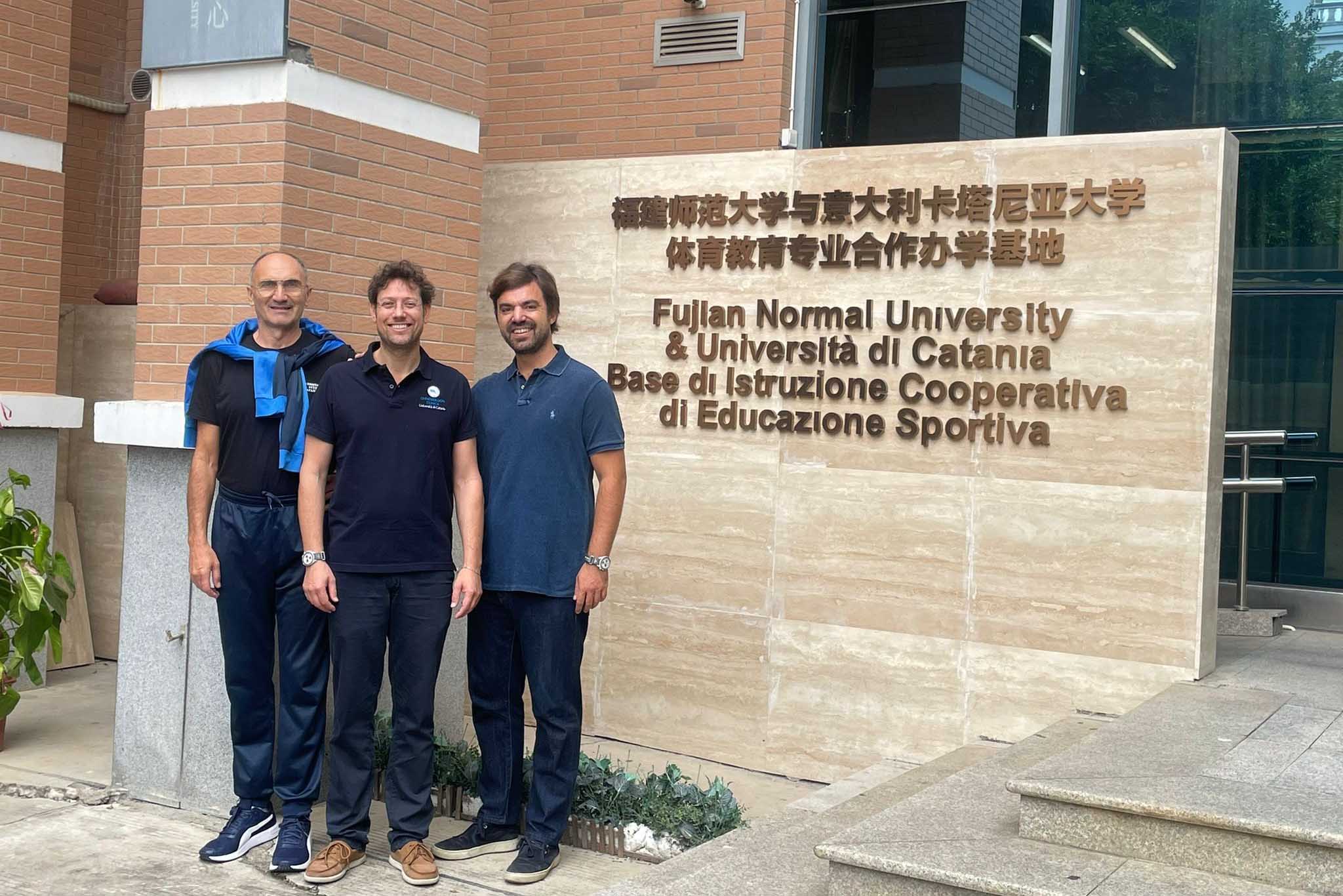 I professori Di Brigida Claudio, Musumeci Giuseppe e Torrisi Antonio all’interno del Campus della FNU. 
