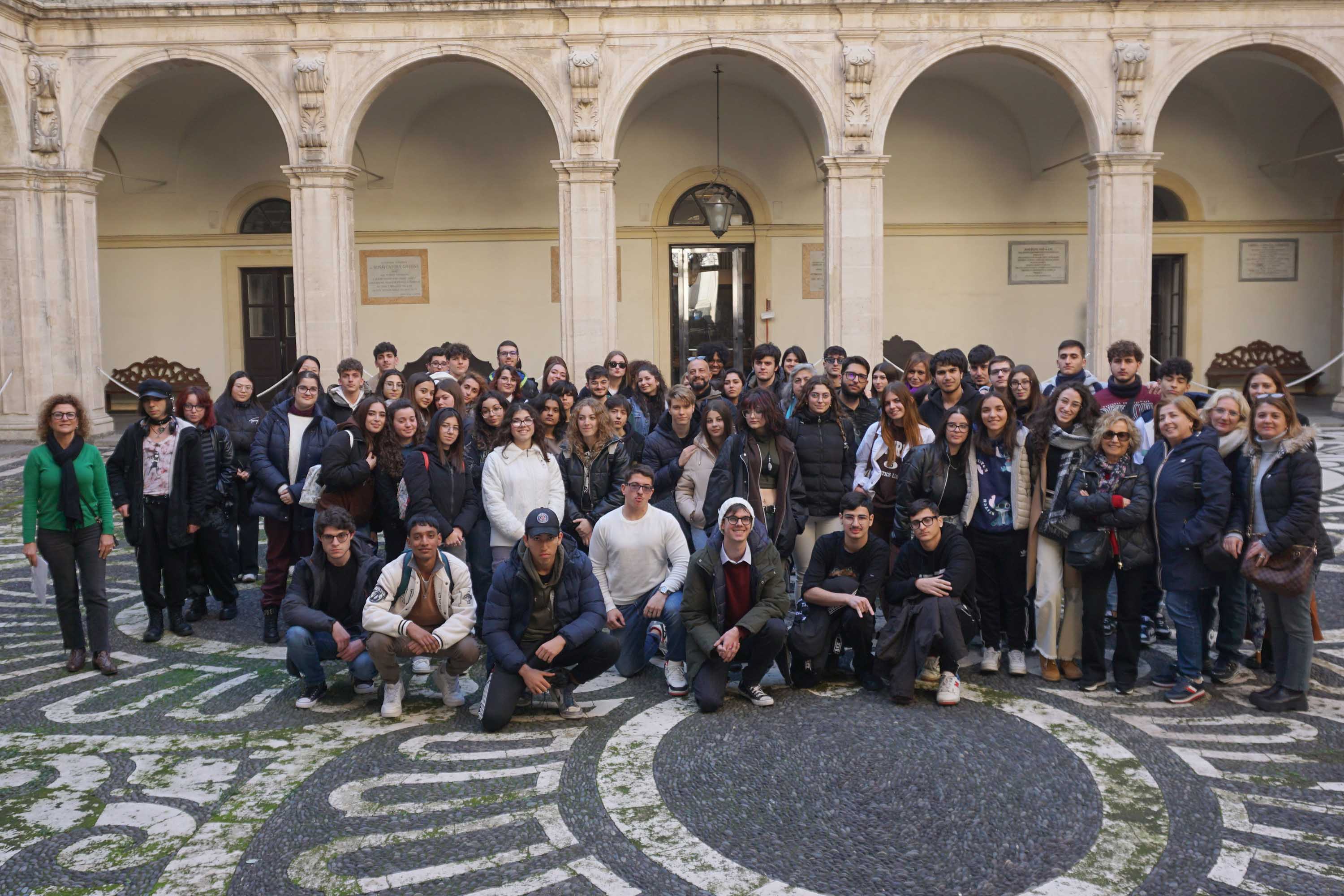 Progetto Oui, un gruppo di studenti degli istituti superiori