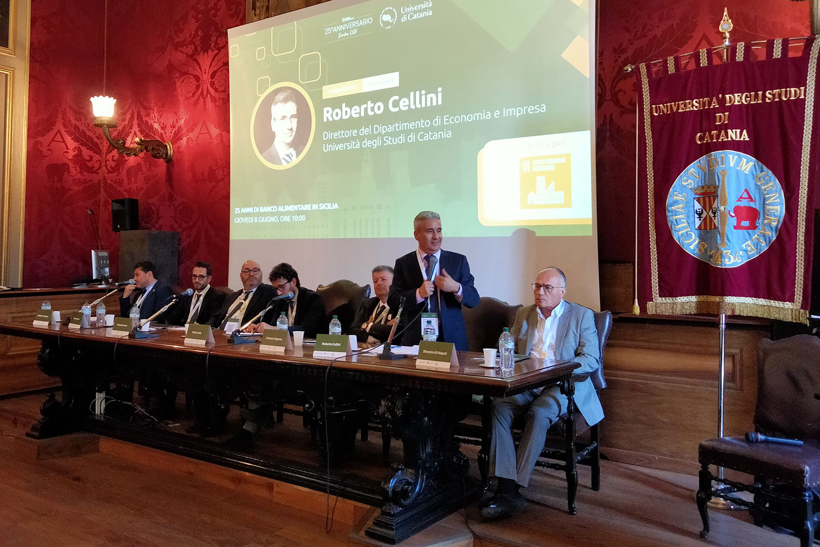 Un momento dell'intervento del prof. Roberto Cellini