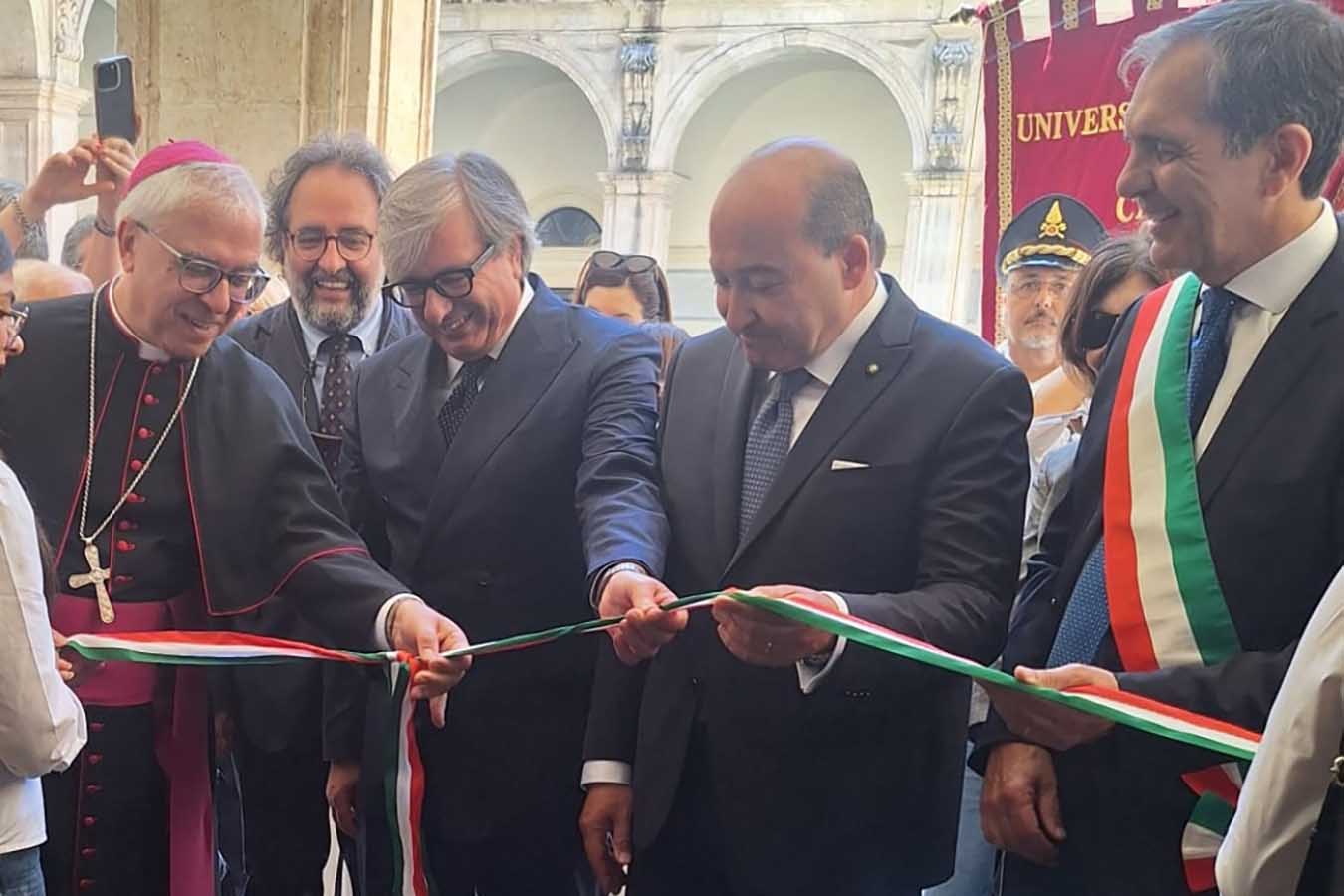 Un momento dell'inaugurazione della mostra "80vogliadiRepubblica"