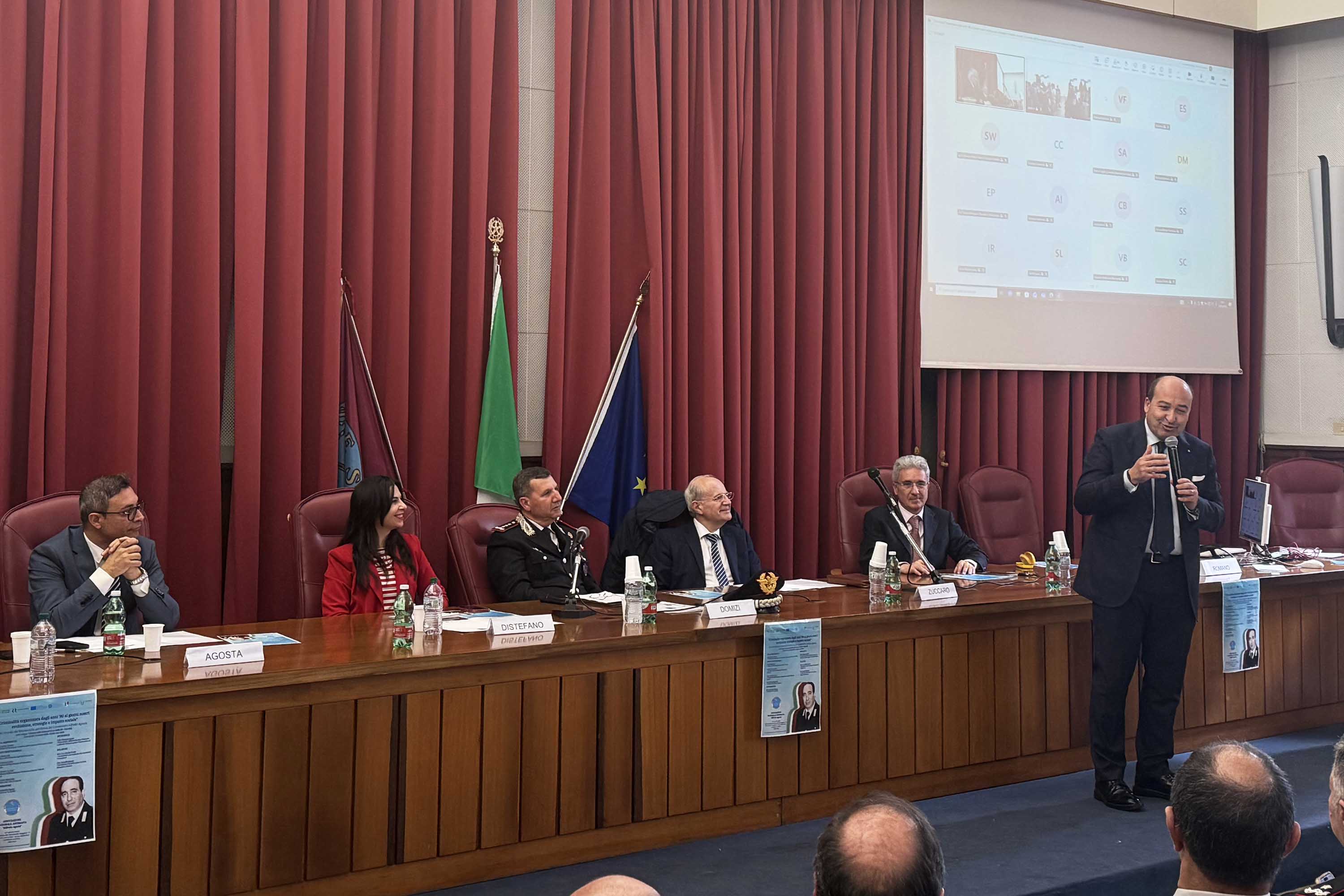 Un momento dell'intervento del prefetto Pietro Signoriello (foto: Associazione nazionale Antimafia “Alfredo Agosta”)
