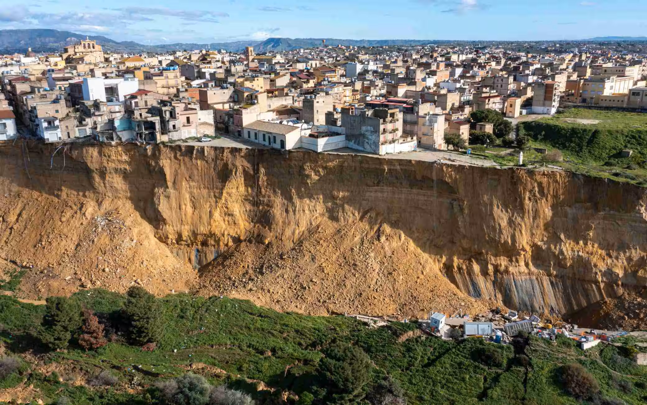Uno scatto della frana pubblicato da Sky Tg24