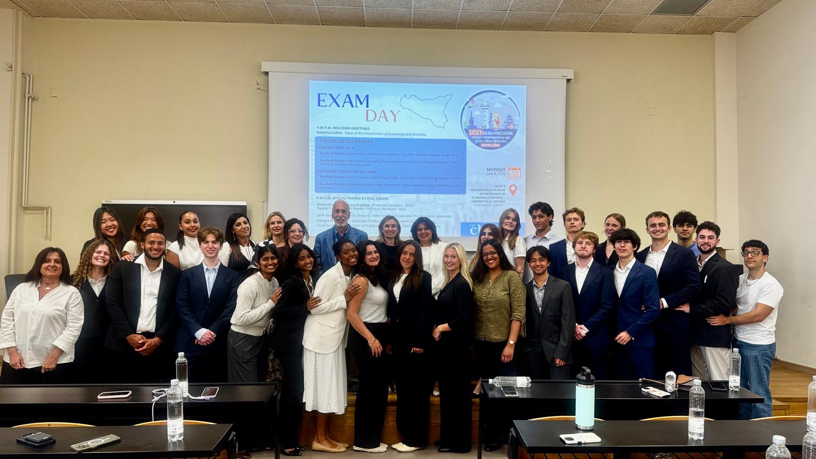 Studentesse e studenti della Northeastern University di Boston insieme con i docenti e i rappresentanti delle imprese al Dipartimento di Economia e Impresa