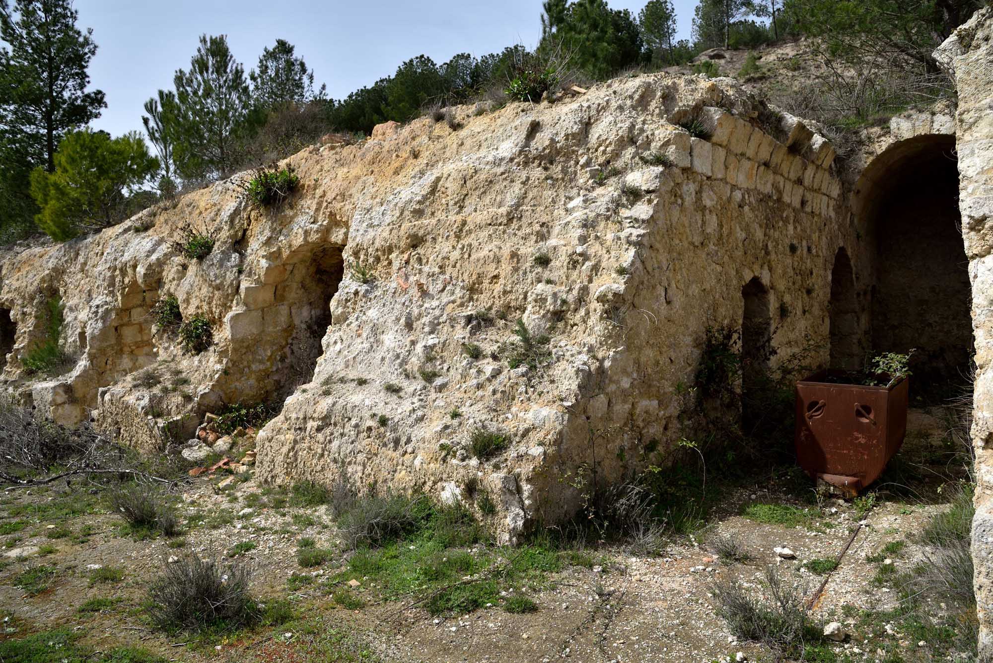 Ruderi dei Forni Gill a Floristella