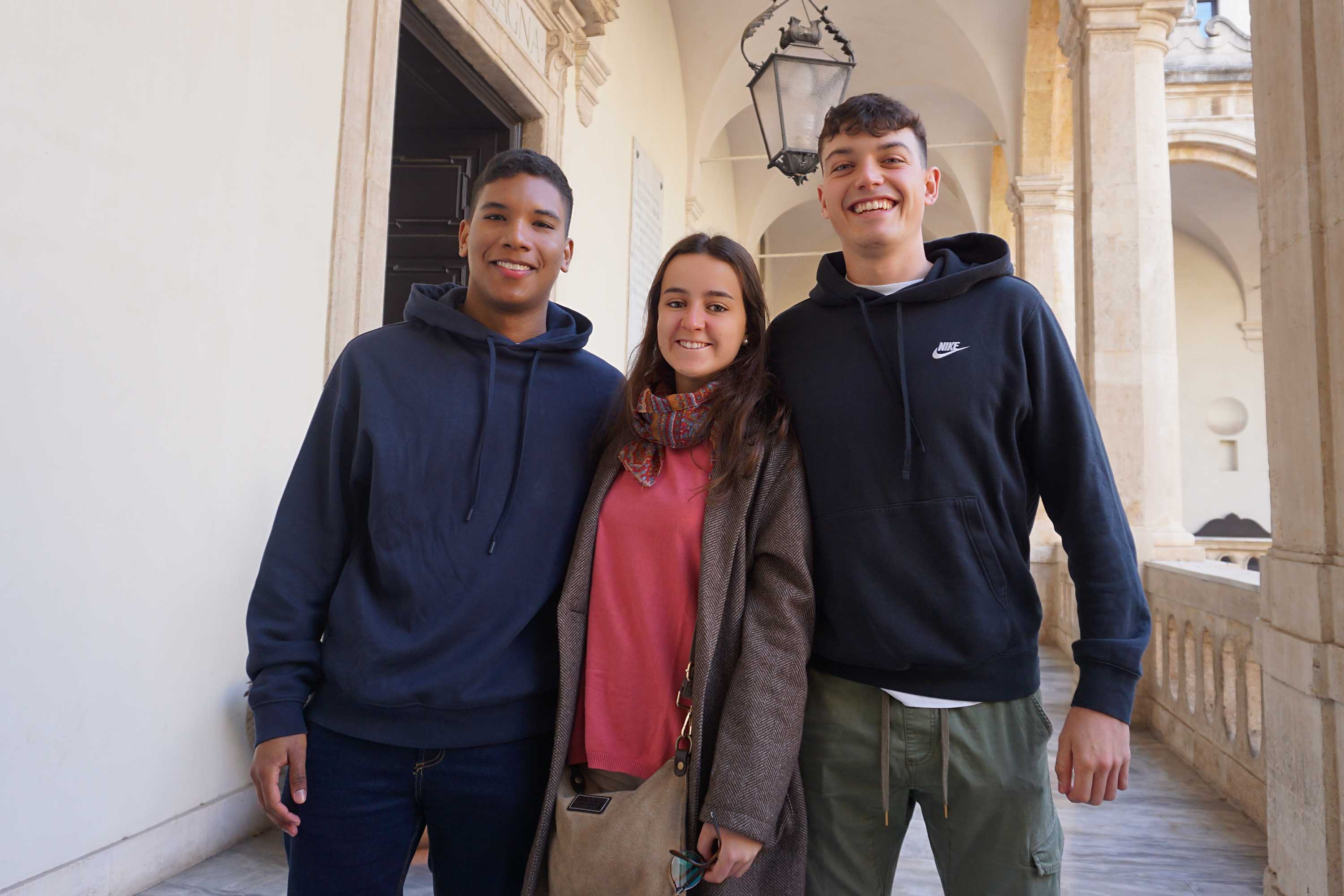 Gli studenti spagnoli Bryan, Monica e Victor 