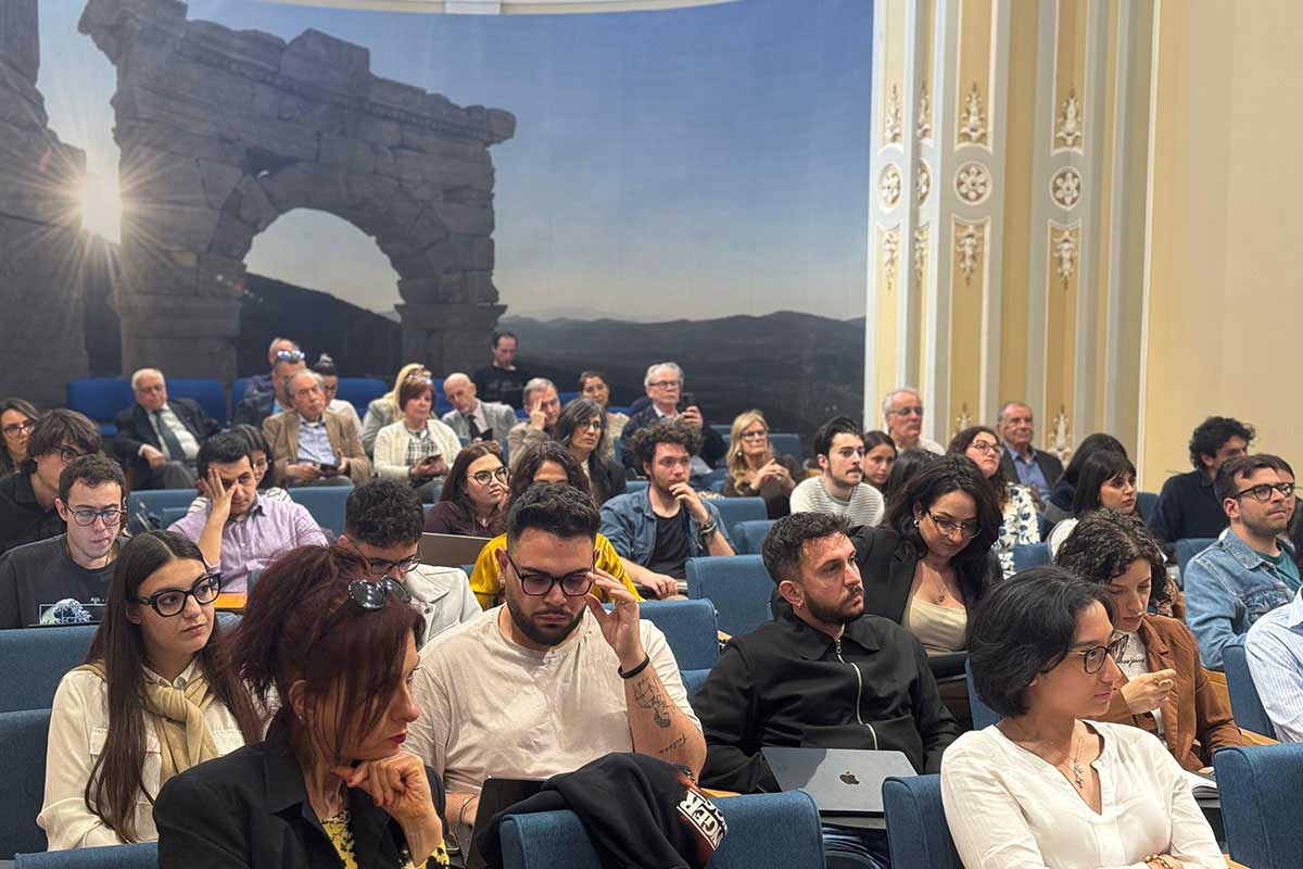 I giovani giornalisti nell'aula magna di Villa San Saverio, sede della Scuola Superiore di Catania