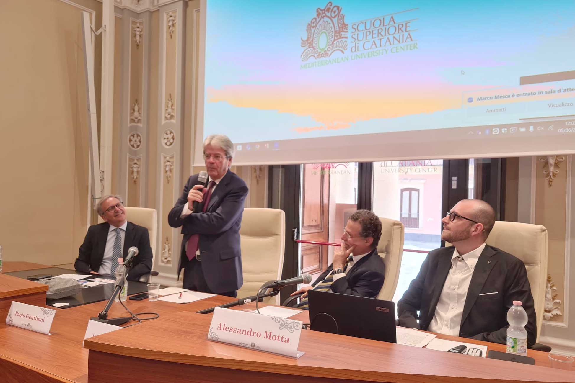 Un momento dell'incontro alla Scuola Superiore di Catania