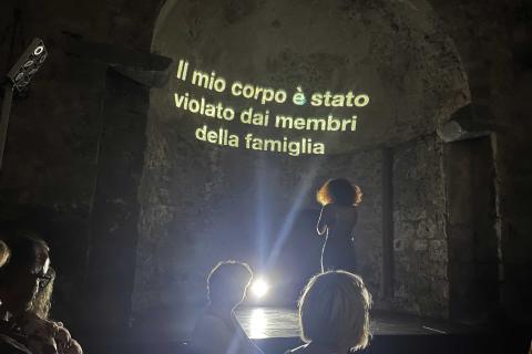 la coreografa egiziana Hend Elbalouty in un momento dello spettacolo